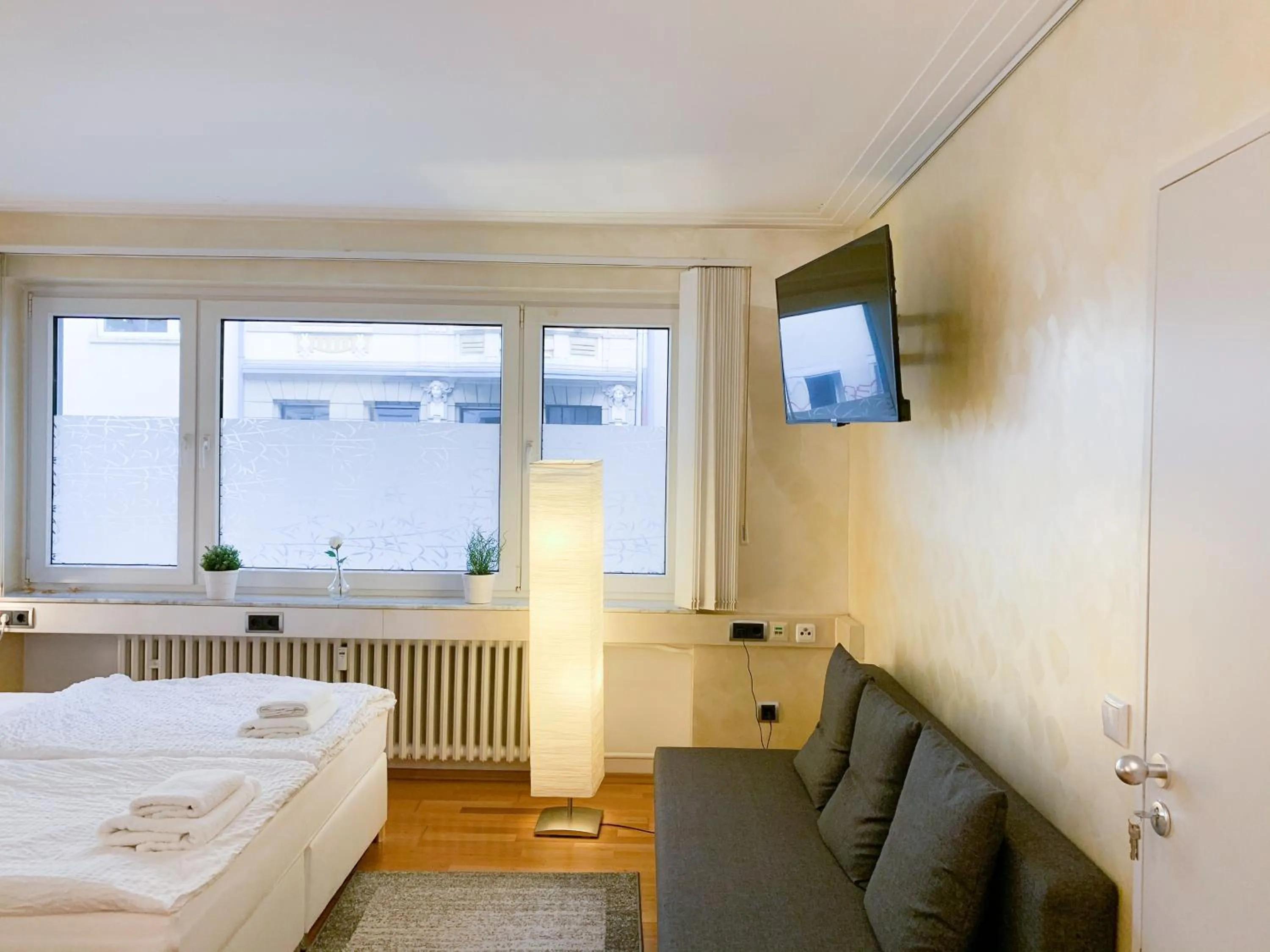 Bed in Relax Aachener Boardinghouse Appartements Premium 1