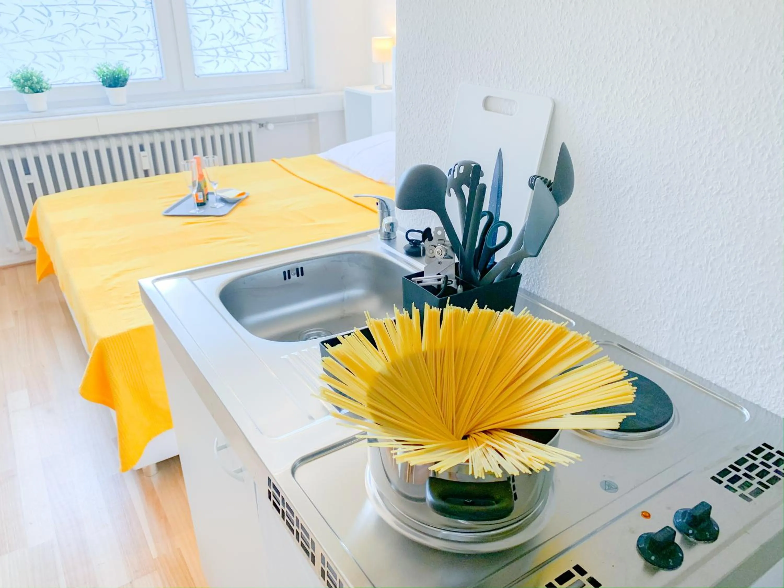 Kitchen or kitchenette in Relax Aachener Boardinghouse Appartements Premium 1