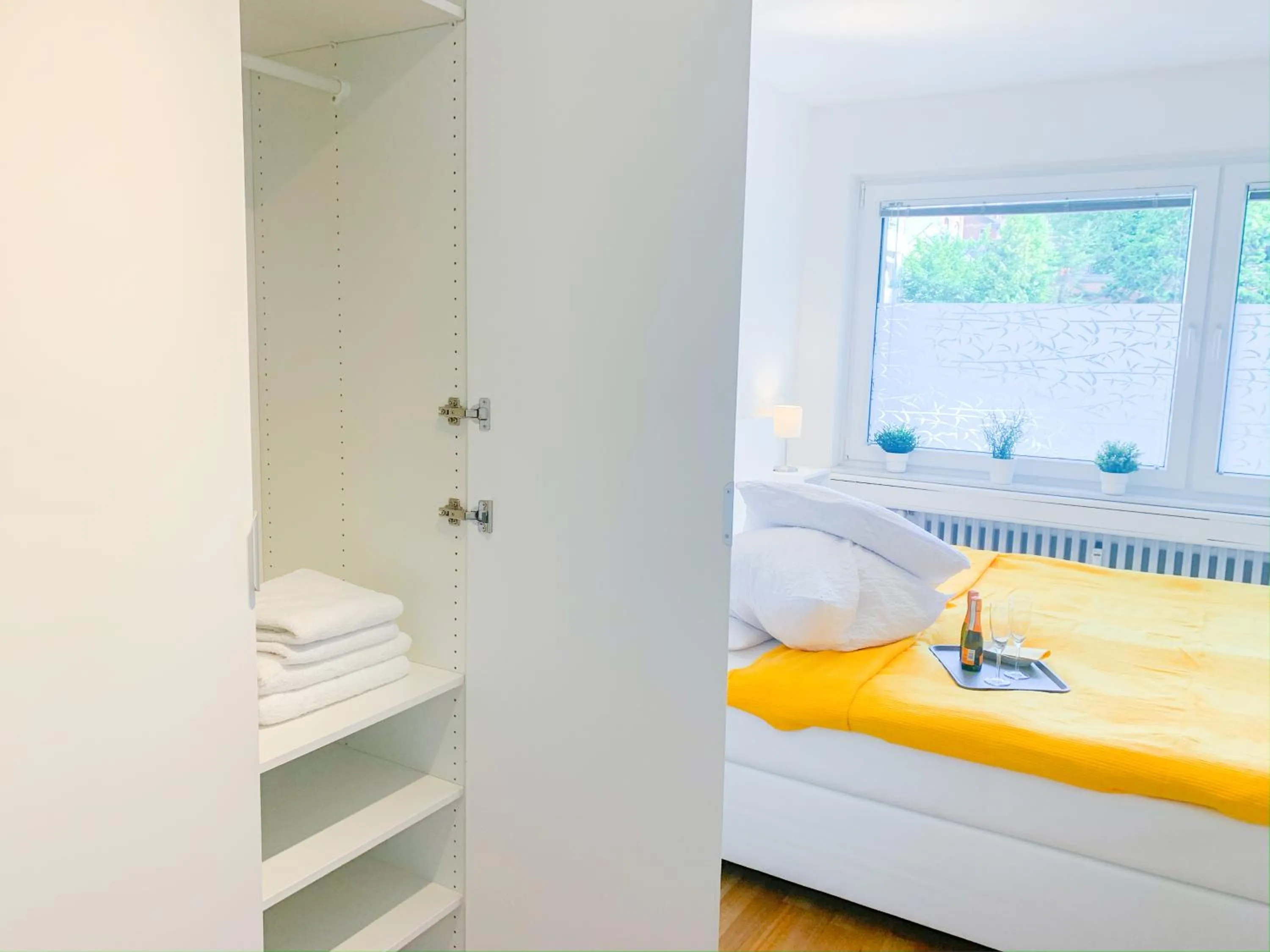 Living room, Bed in Relax Aachener Boardinghouse Appartements Premium 1