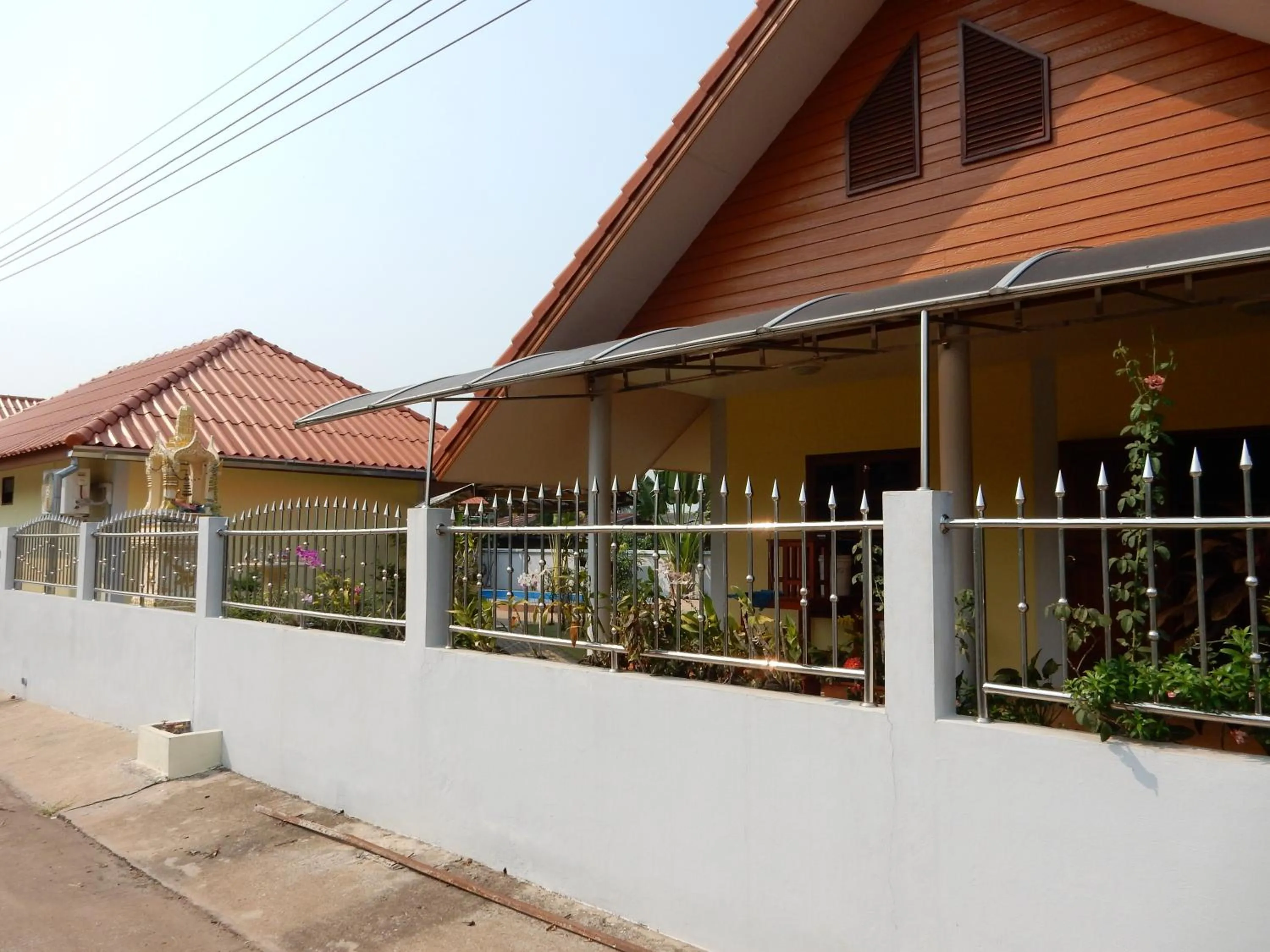 Facade/entrance in Malee Resort
