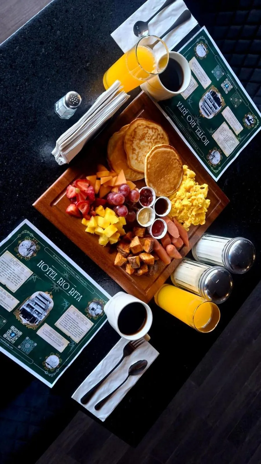 Restaurant/places to eat in HOTEL RIO RITA