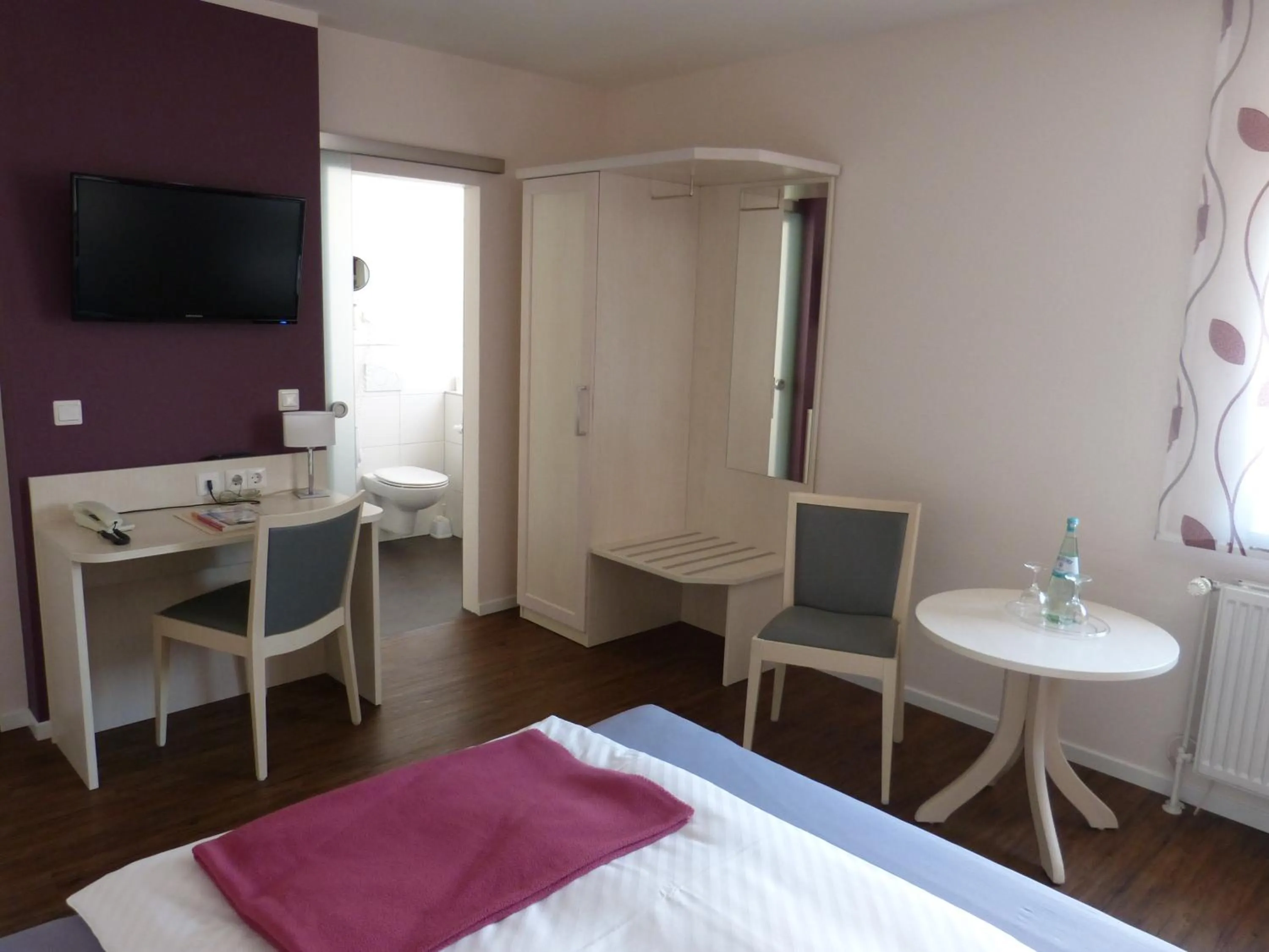 Photo of the whole room, Bed in Landgasthaus Gieseke-Asshorn