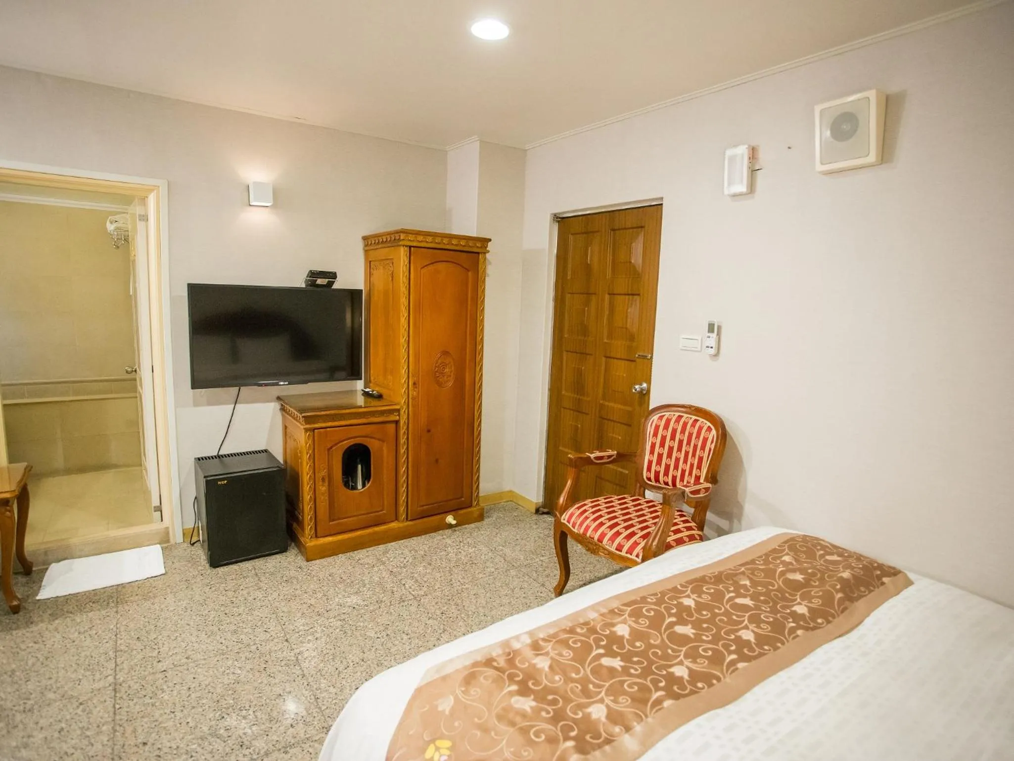 Photo of the whole room, Bed in Mei Jia Mei Hotel