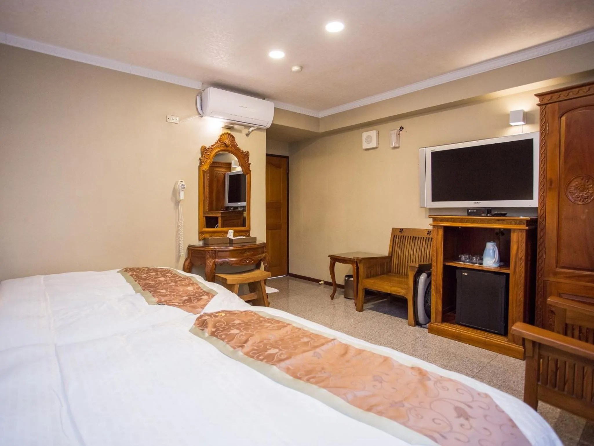 Photo of the whole room, Bed in Mei Jia Mei Hotel