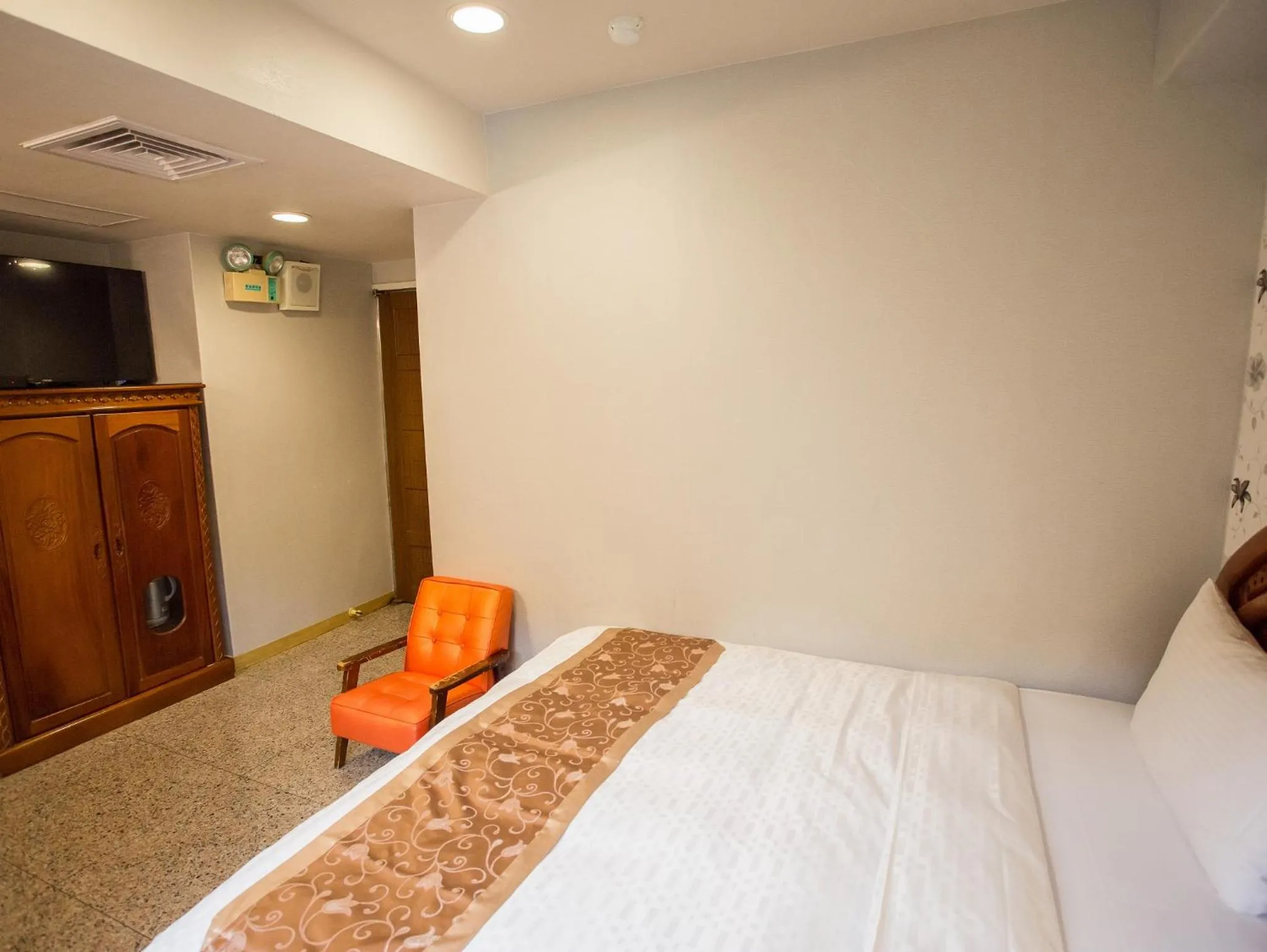 Photo of the whole room, Bed in Mei Jia Mei Hotel