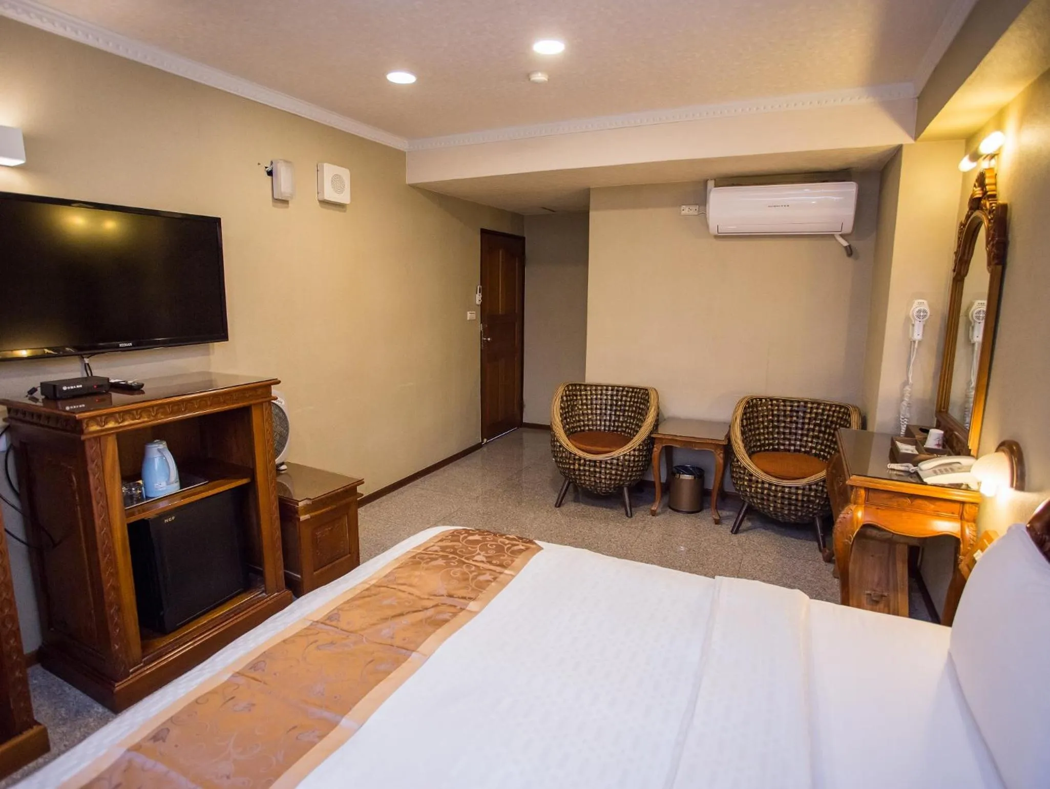 Photo of the whole room, Bed in Mei Jia Mei Hotel