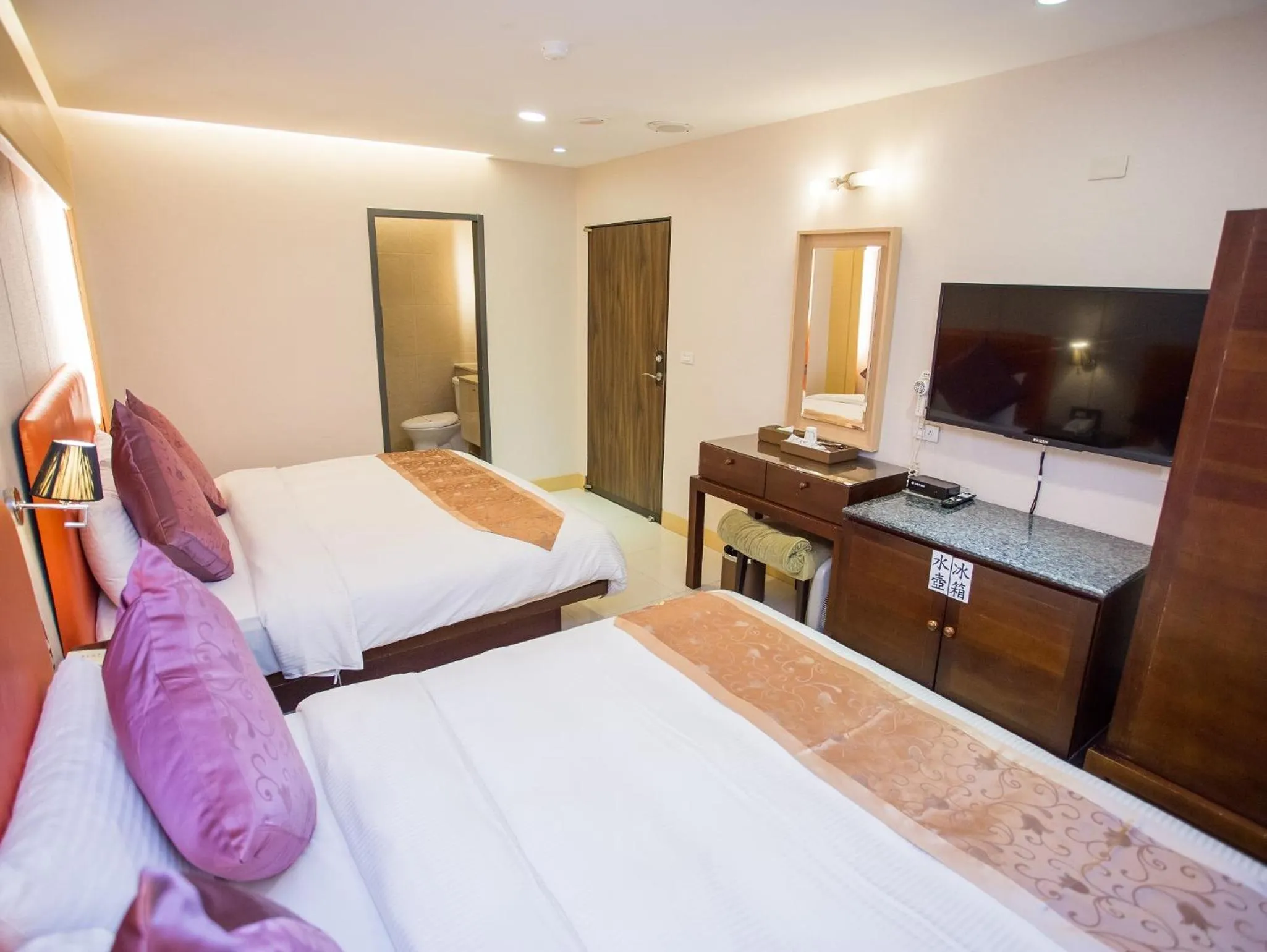 Photo of the whole room, Bed in Mei Jia Mei Hotel