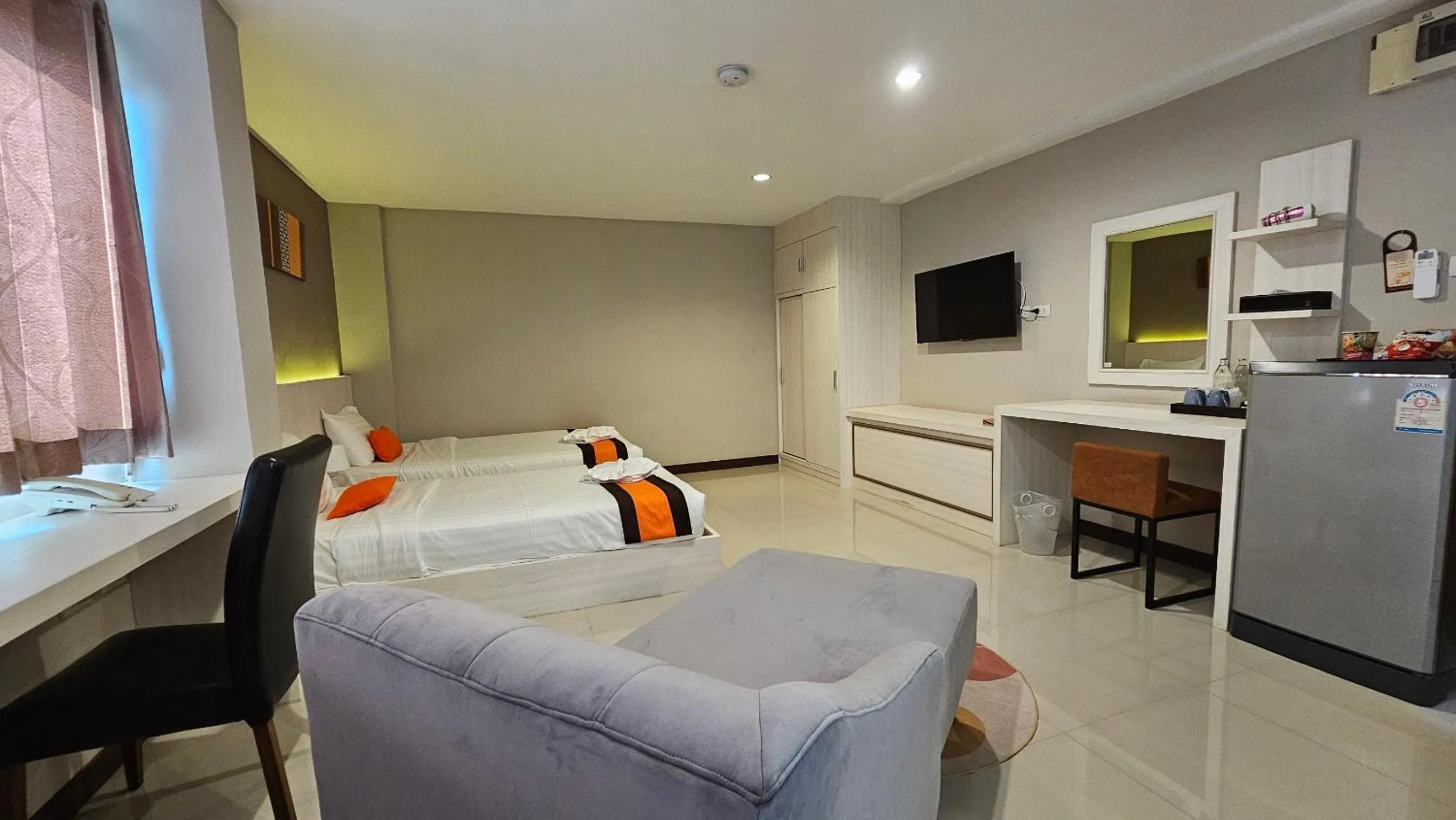 Communal lounge/ TV room, Bed in De Hug Hotel & Residence