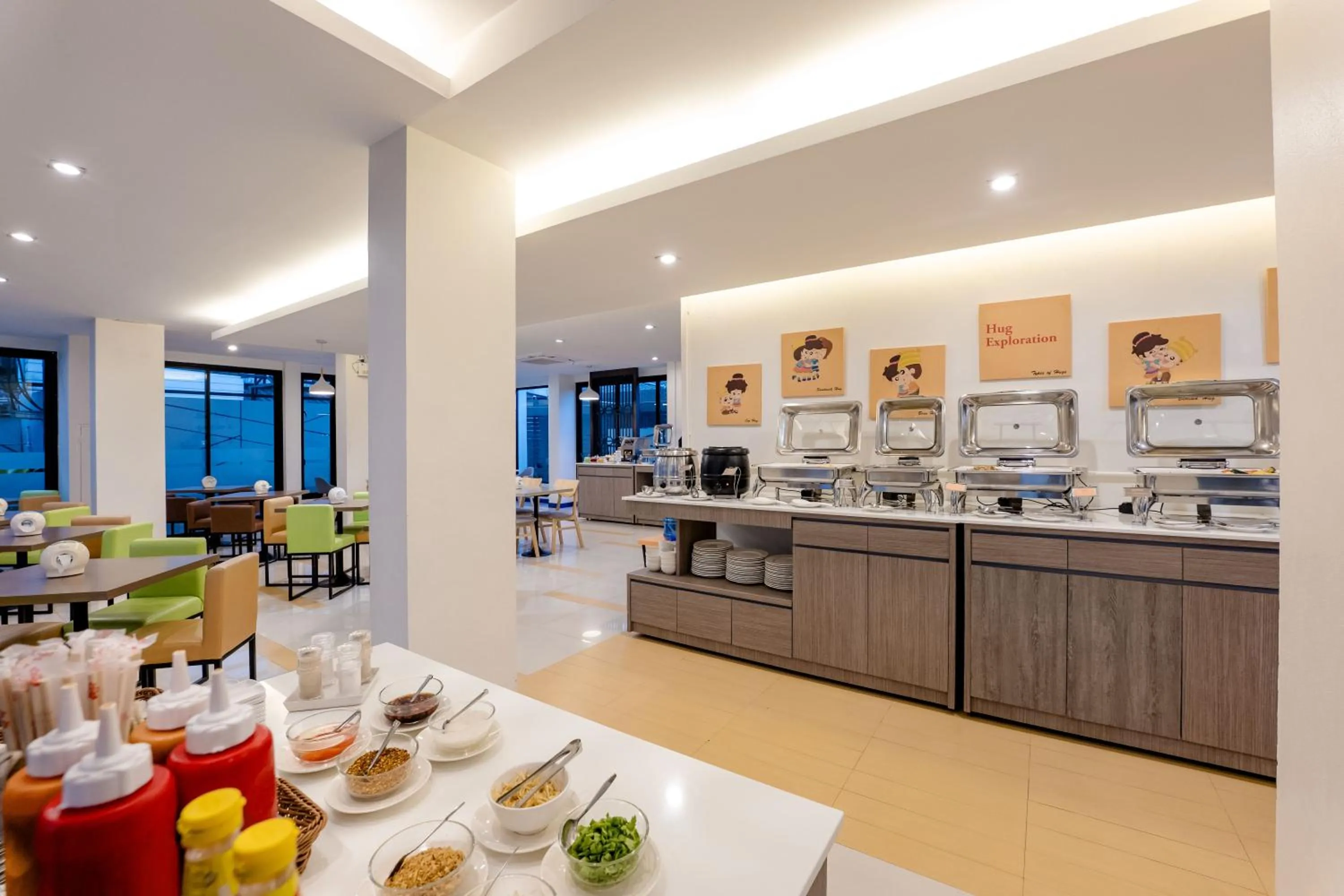 Restaurant/places to eat in De Hug Hotel & Residence