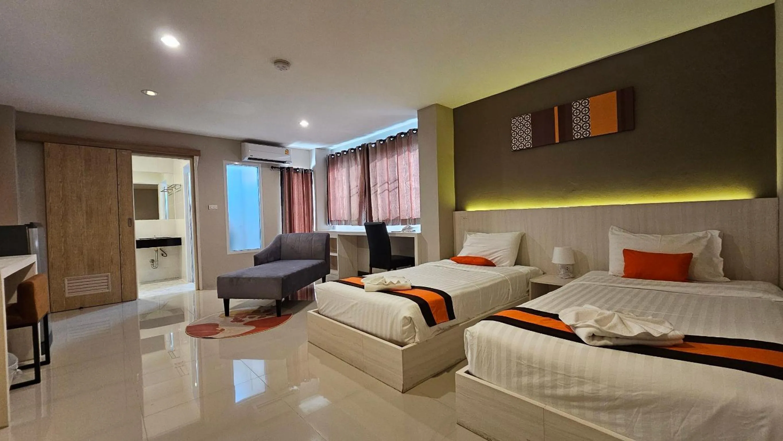 Communal lounge/ TV room, Bed in De Hug Hotel & Residence