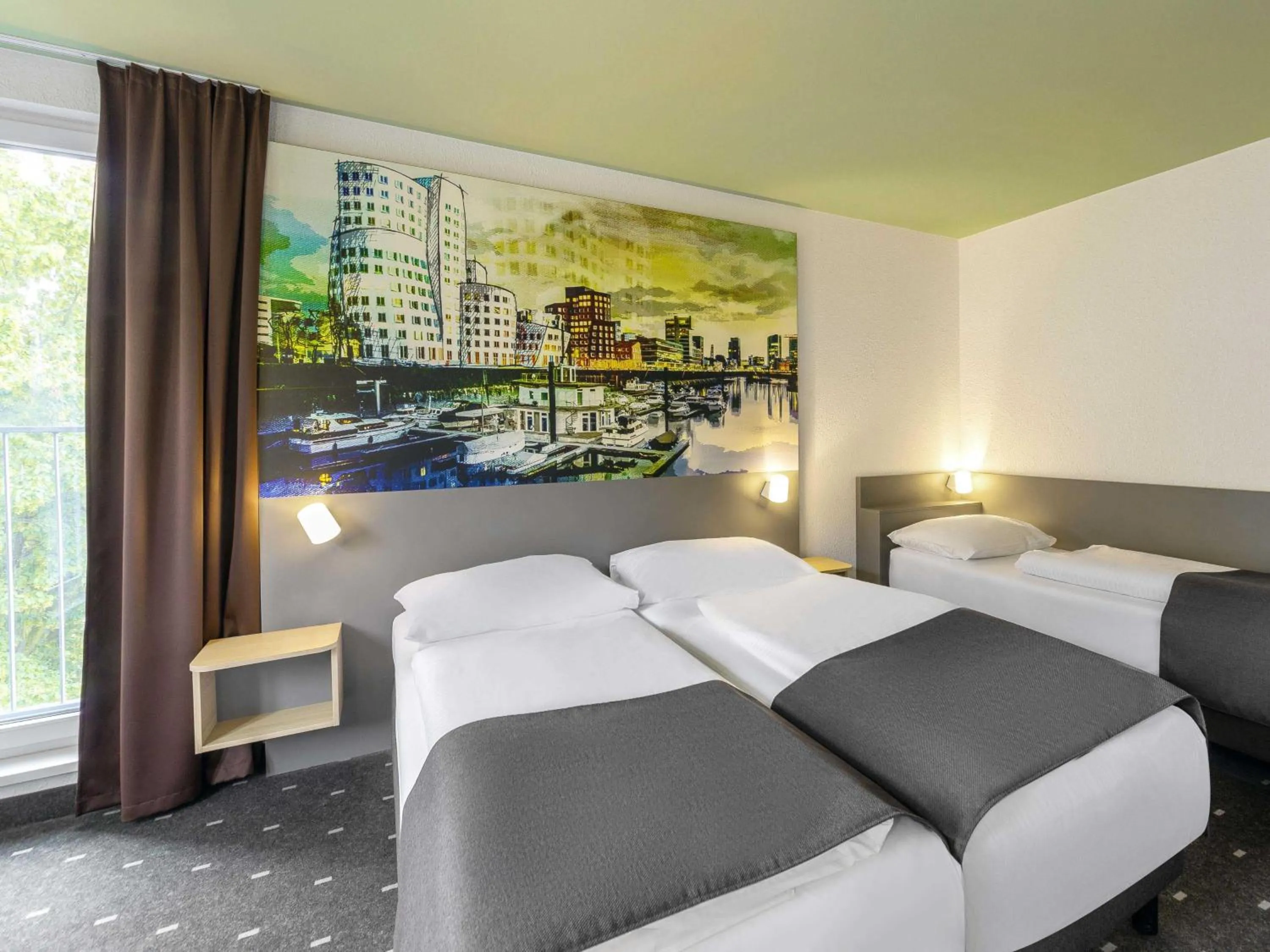 Photo of the whole room, Bed in B&B Hotel Düsseldorf City-Süd