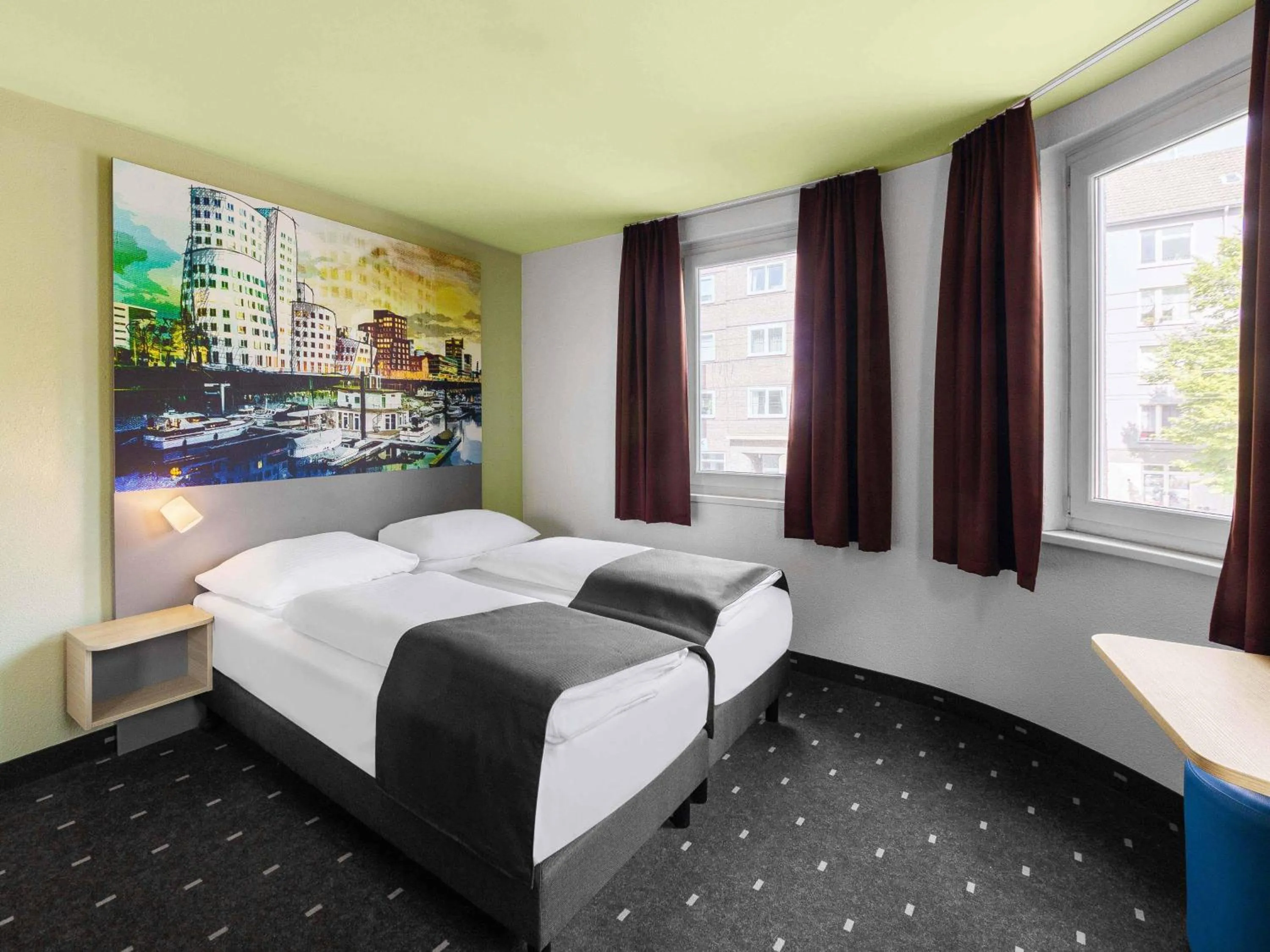 Photo of the whole room, Bed in B&B Hotel Düsseldorf City-Süd