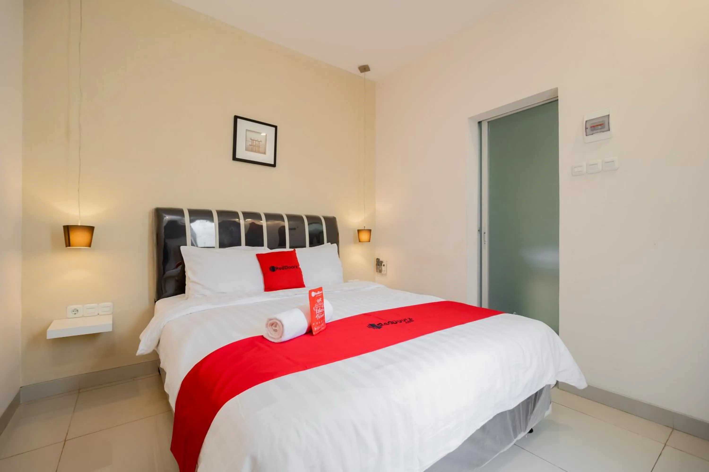 Bed in RedDoorz near Transmart Kalimalang