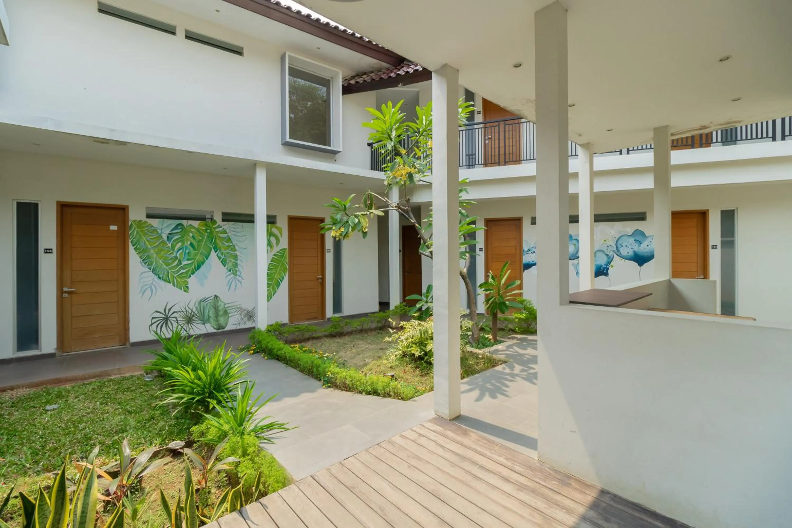 Property building in RedDoorz near Transmart Kalimalang