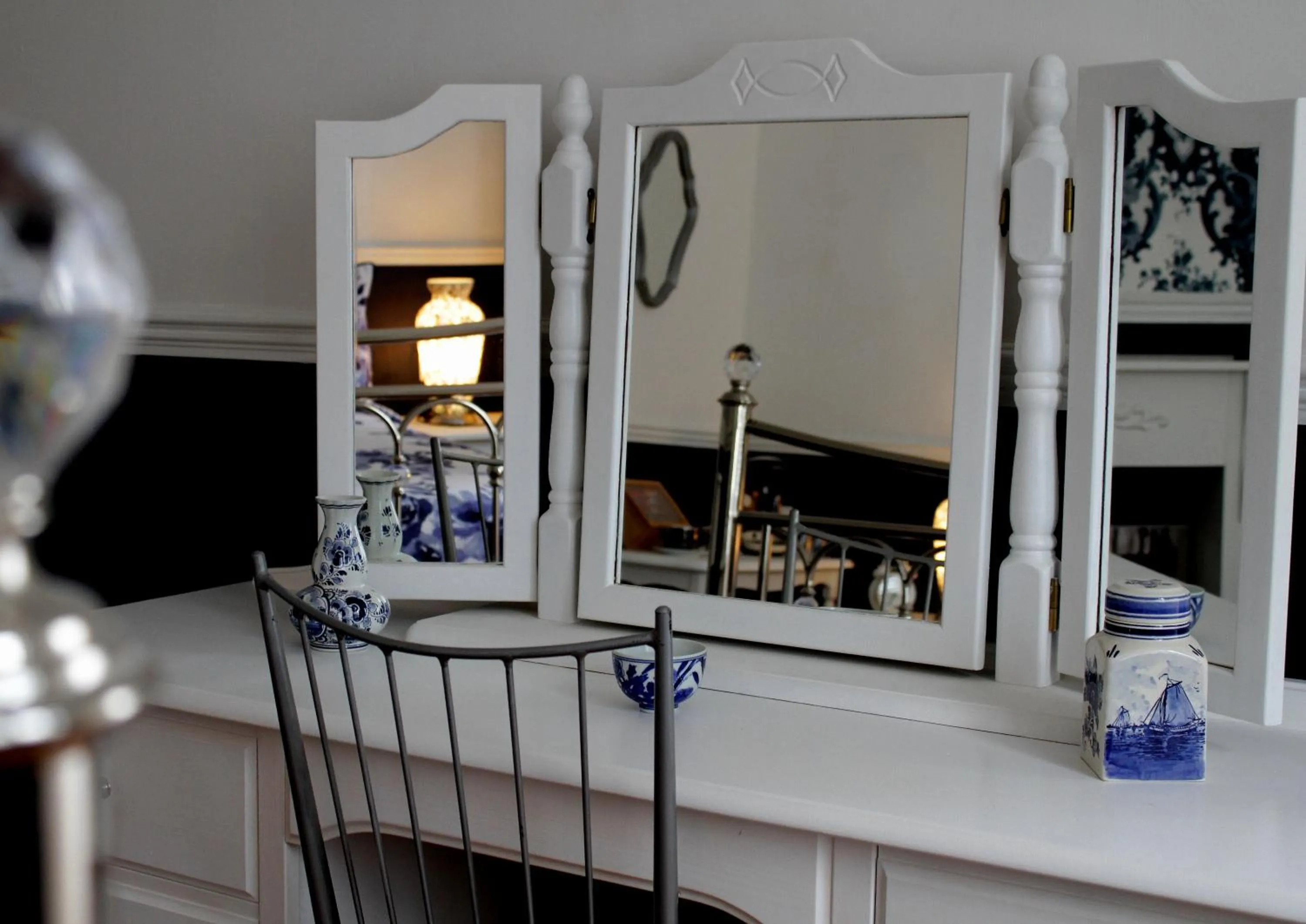 Decorative detail in Le Potier Jovial