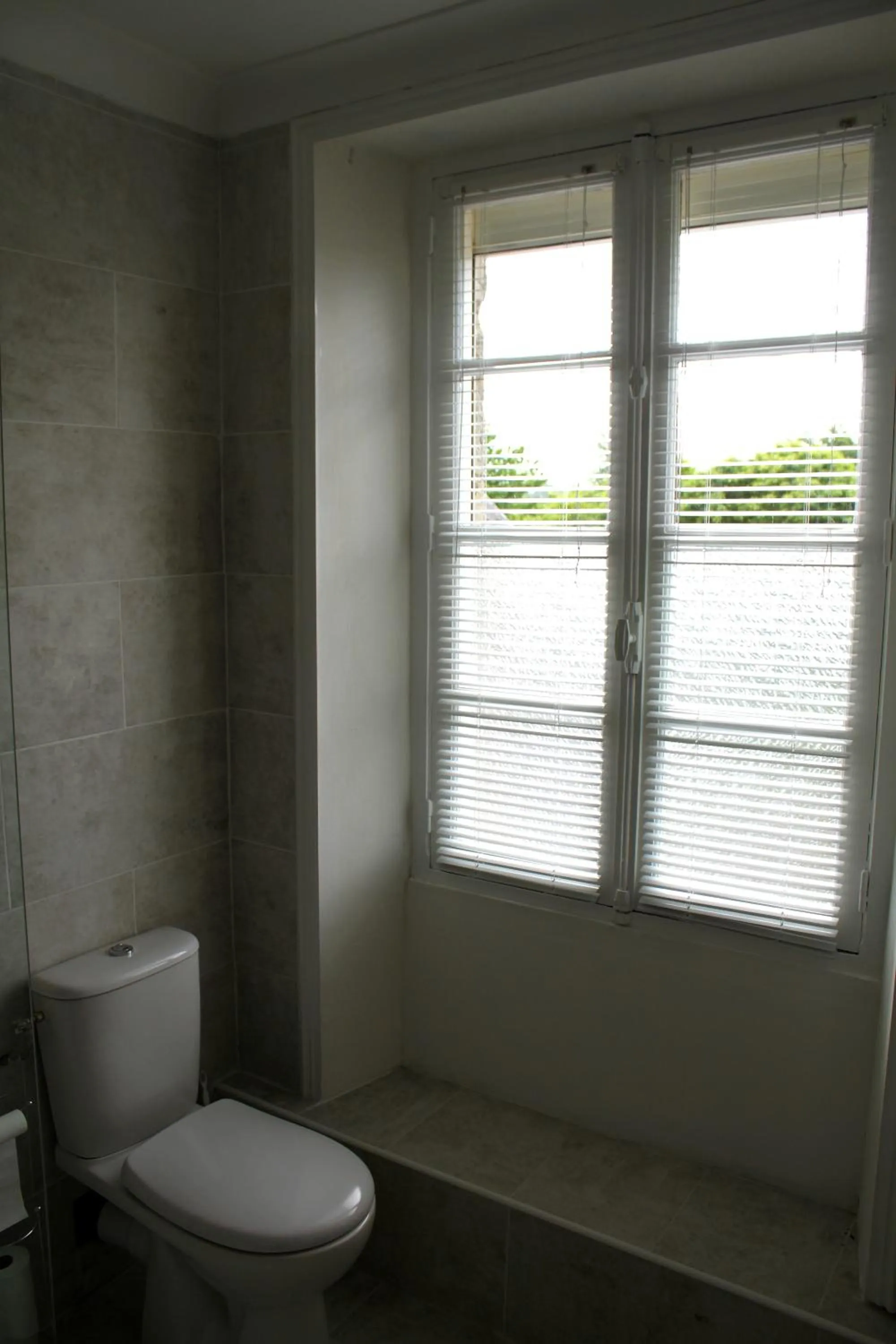 Toilet in Le Potier Jovial