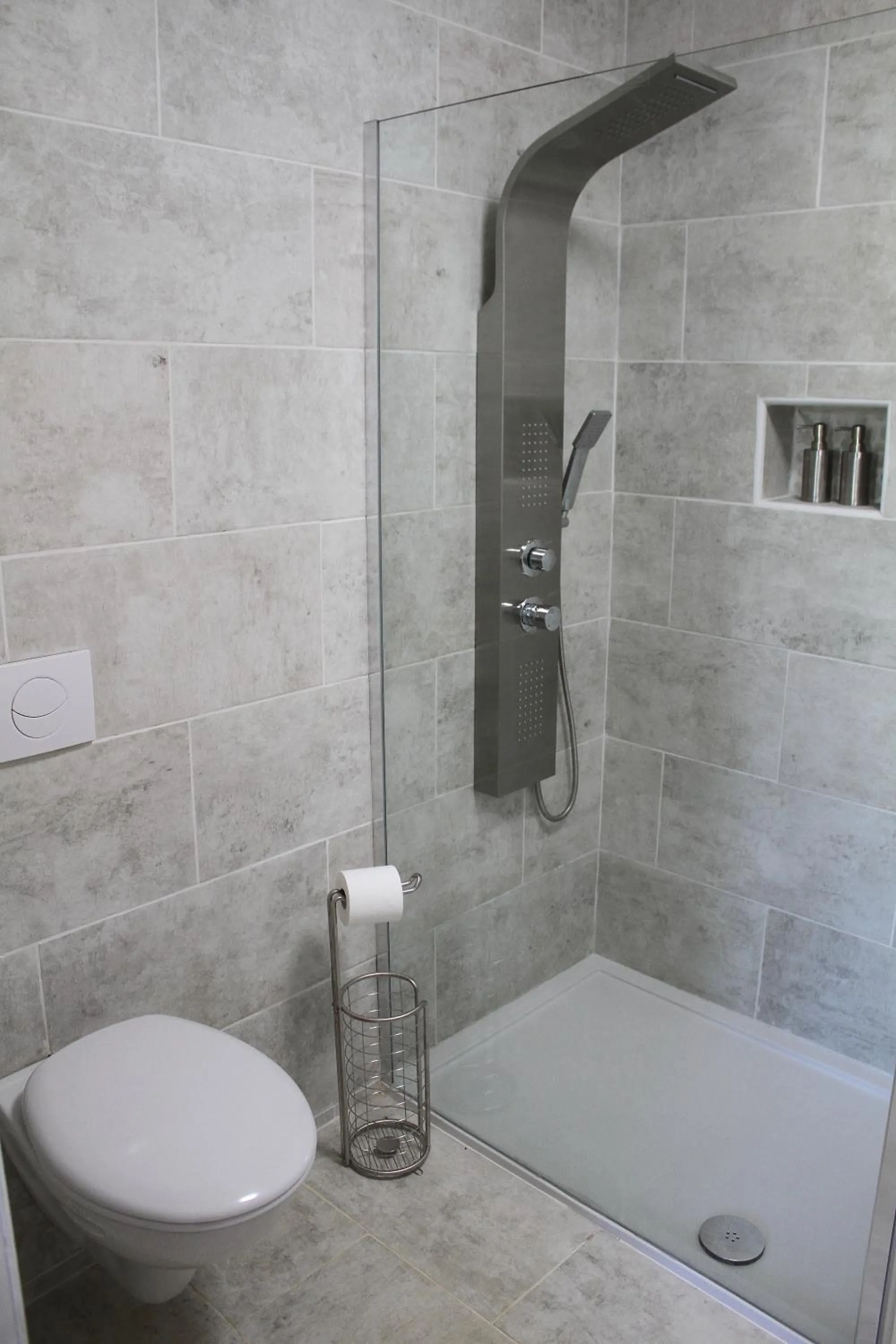 Shower in Le Potier Jovial