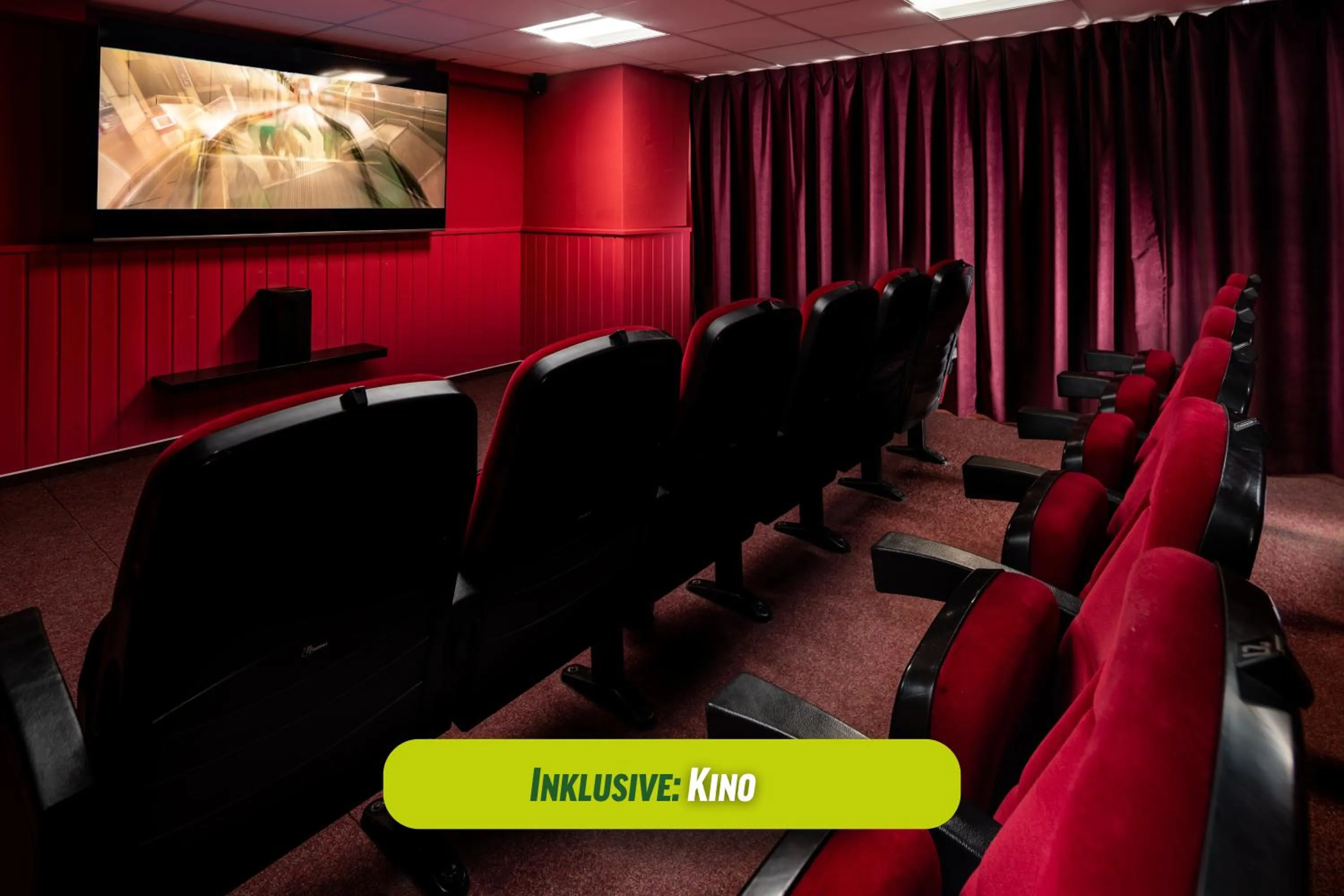 Communal lounge/ TV room in AHORN Waldhotel Altenberg