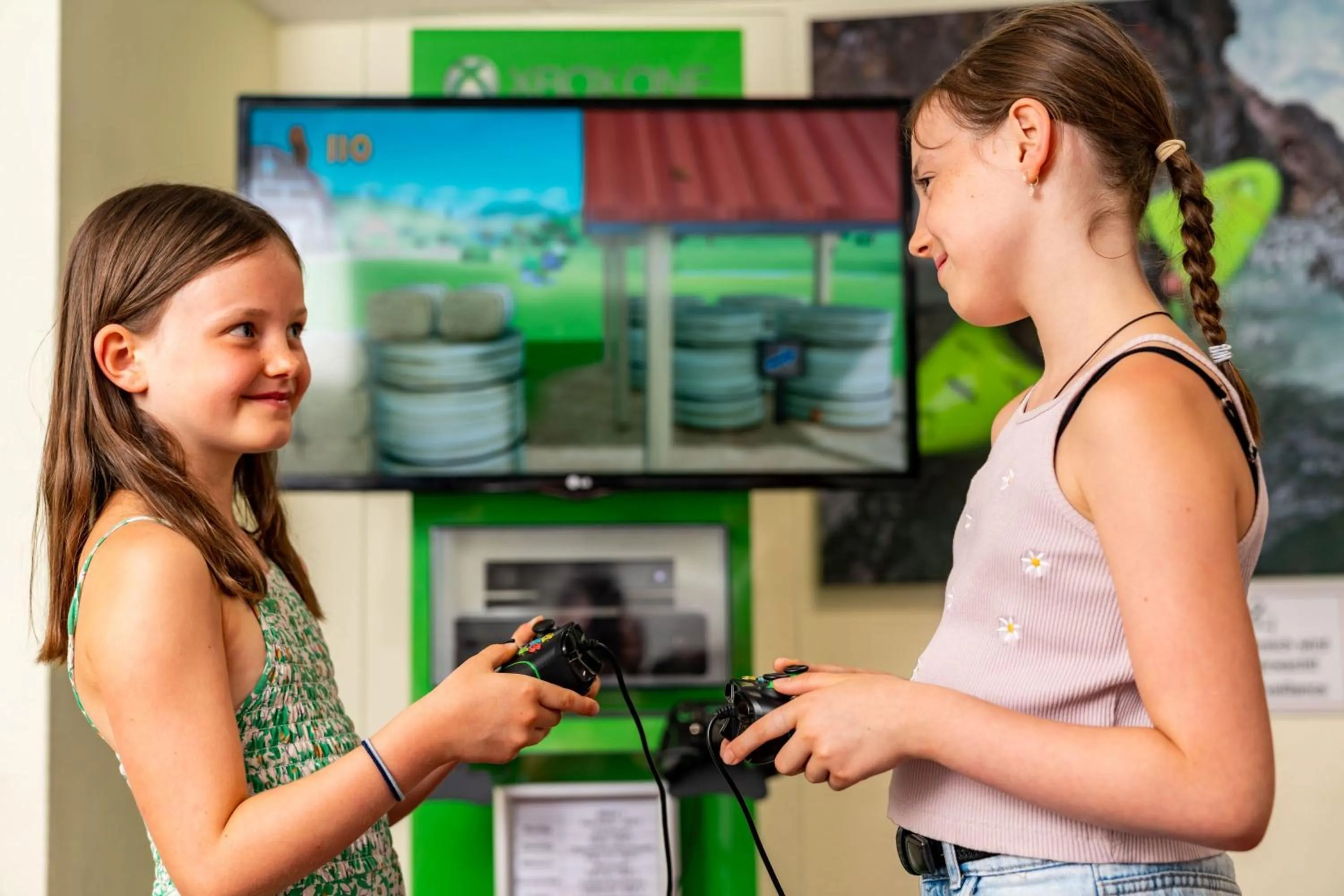 Communal lounge/ TV room in AHORN Waldhotel Altenberg