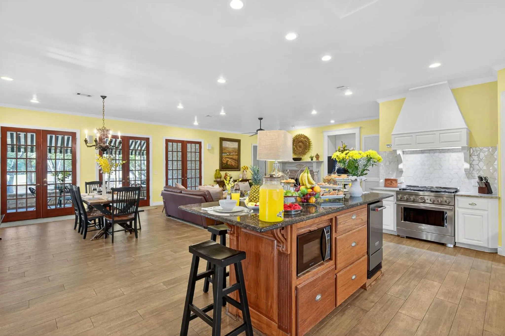 Luxury Golf Course Private Retreat with Heated Swimming Pool