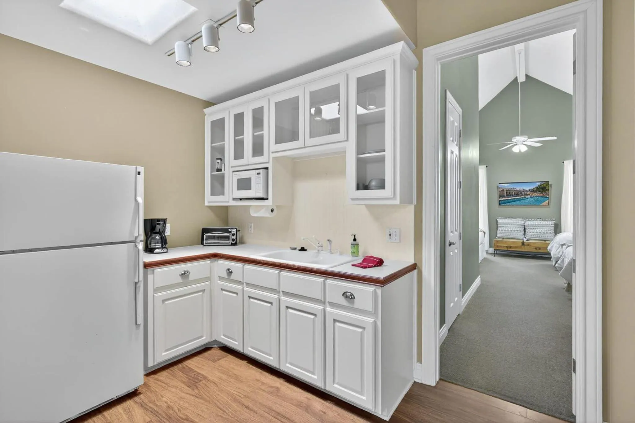 Luxury Golf Course Private Retreat with Heated Swimming Pool