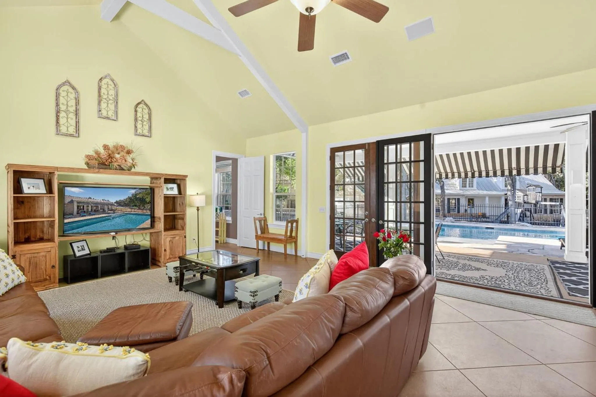 Luxury Golf Course Private Retreat with Heated Swimming Pool