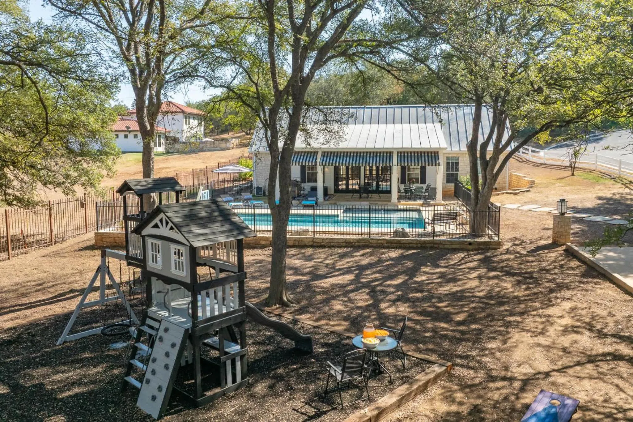 Luxury Golf Course Private Retreat with Heated Swimming Pool