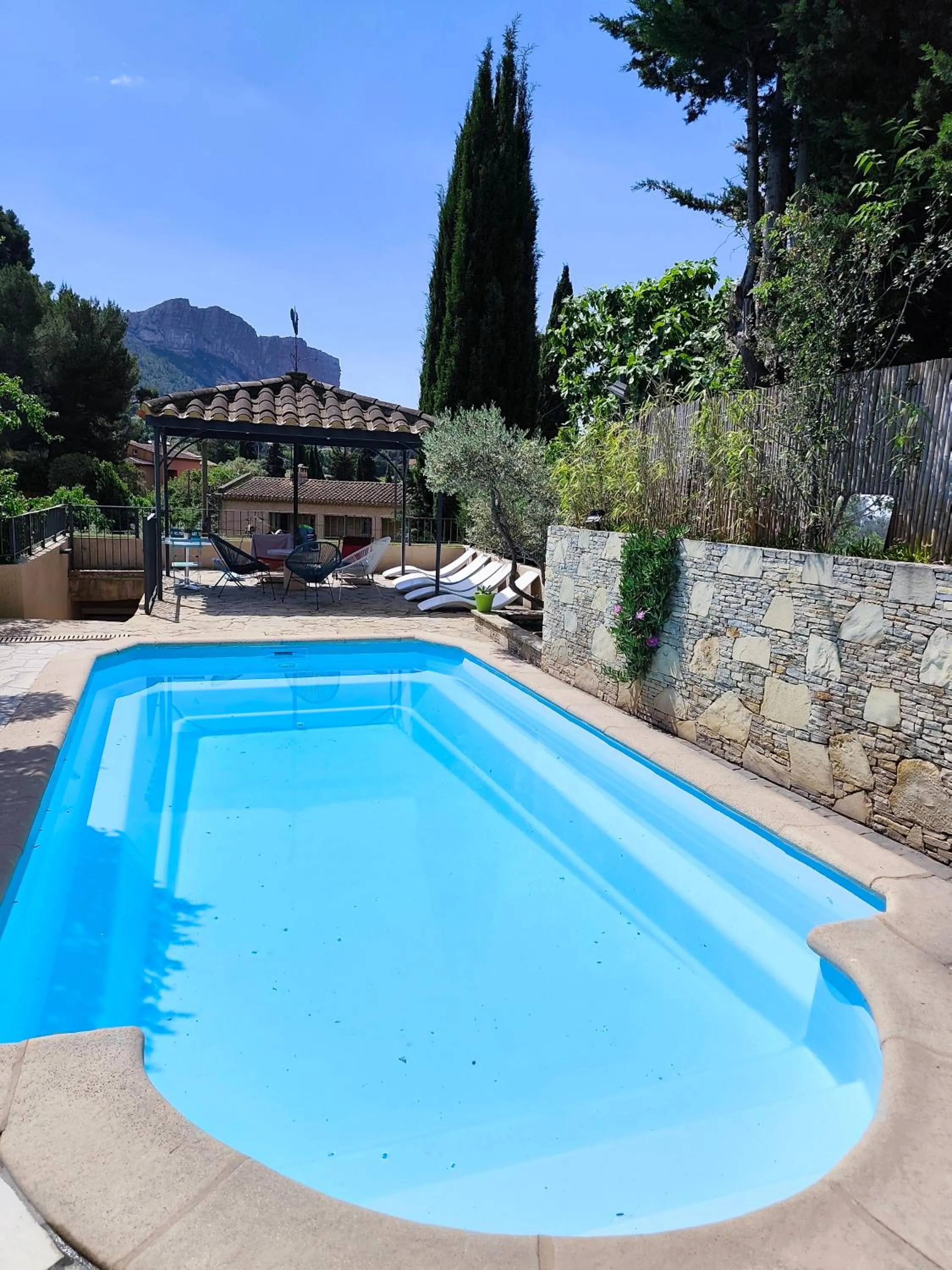 Bed in 6-Bed Mixed Dormitory Room in BOUTIQUE HOSTEL BY Cassis