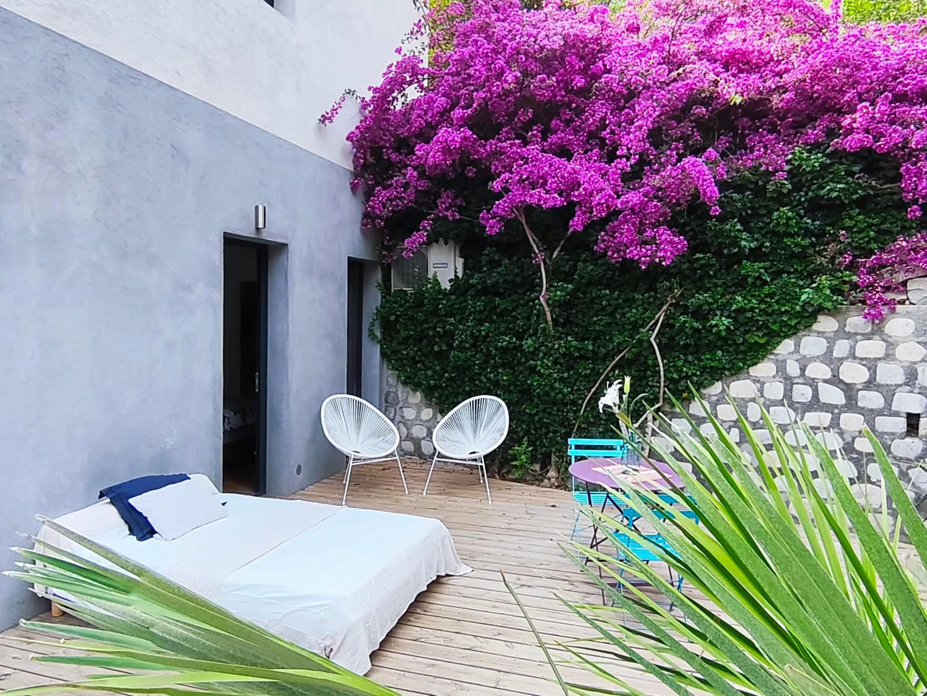 Double Room with Garden View in BOUTIQUE HOSTEL BY Cassis