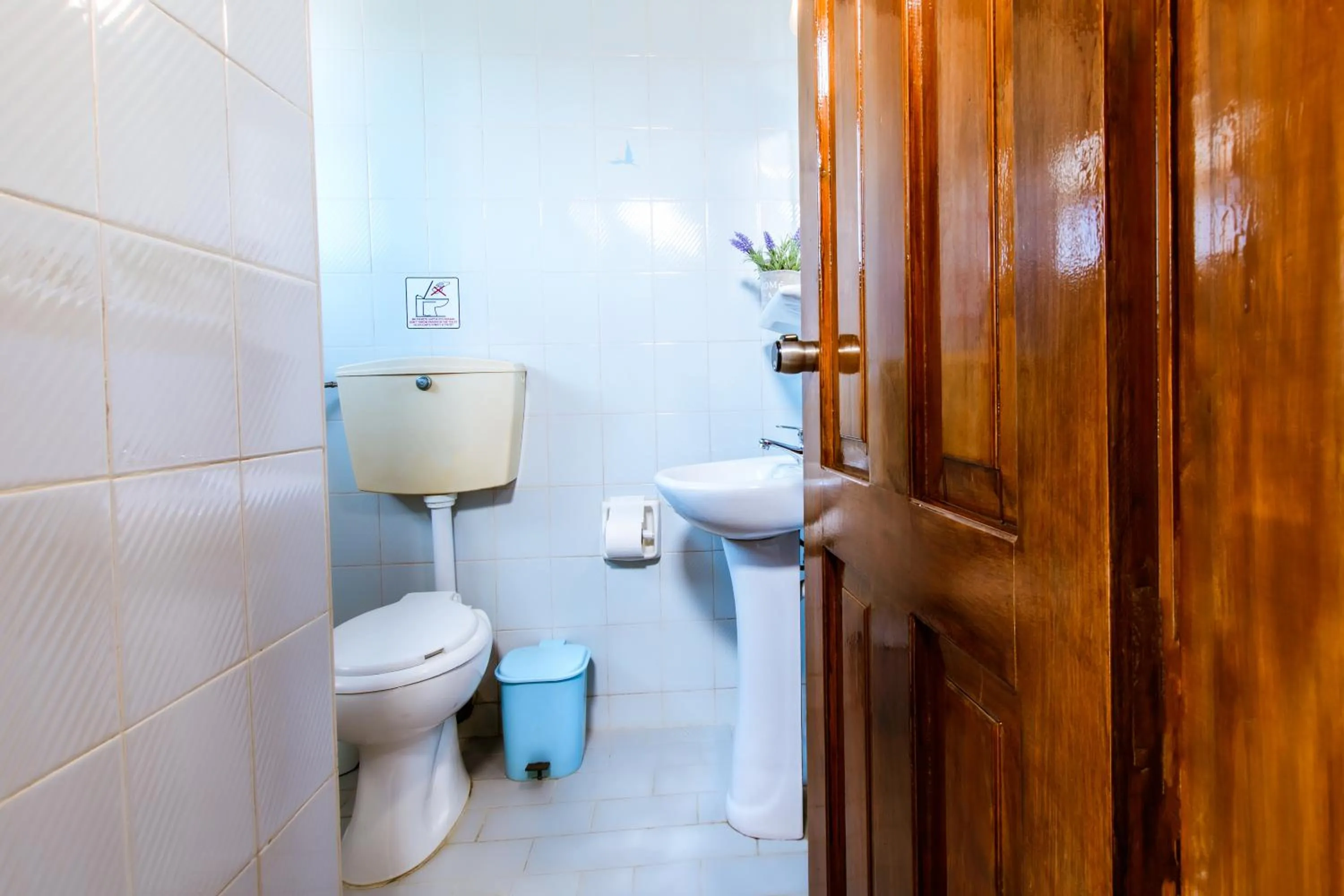 Toilet in Gregory Village Sea View