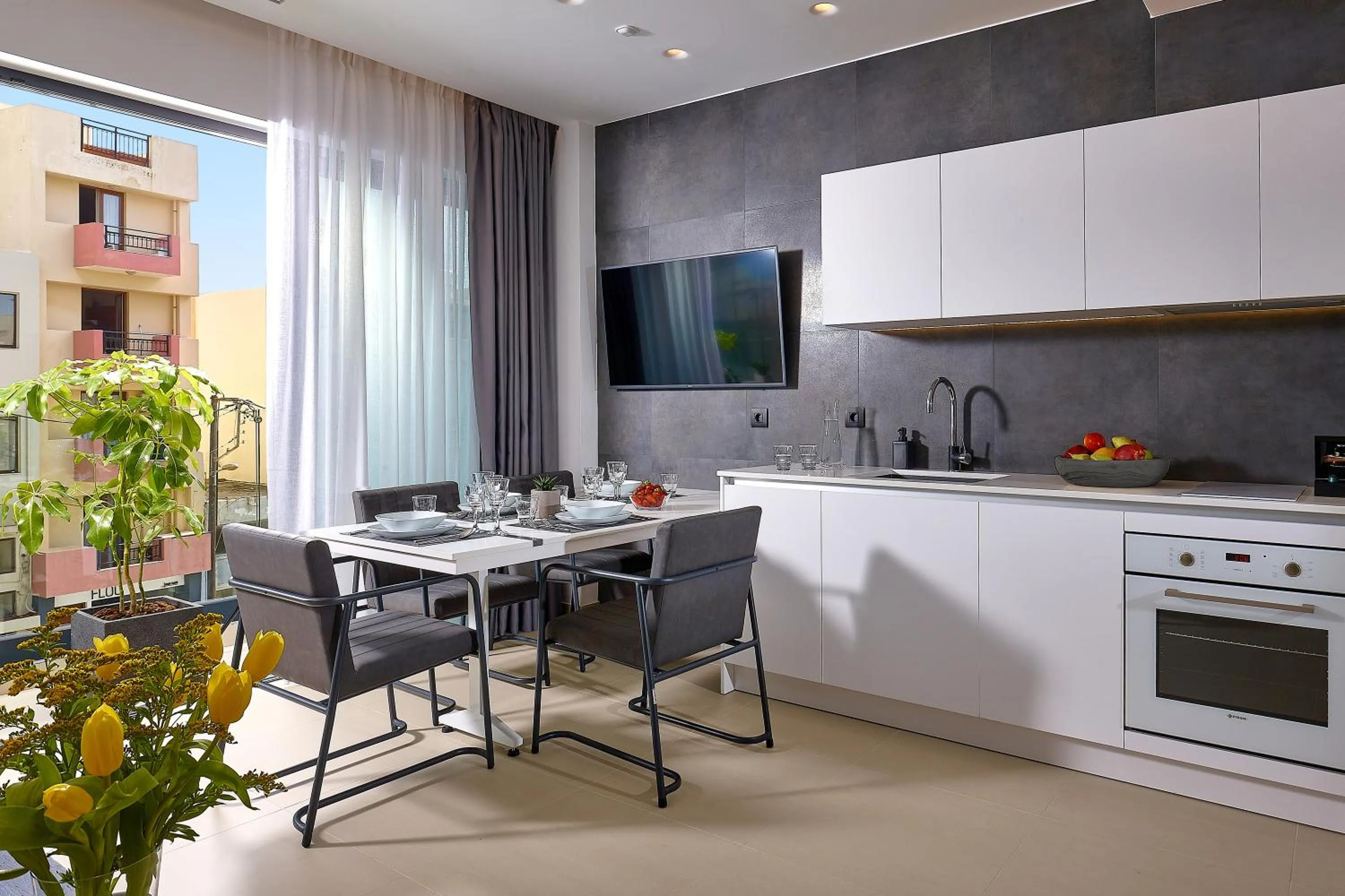 Kitchen or kitchenette in City Lion by Semavί