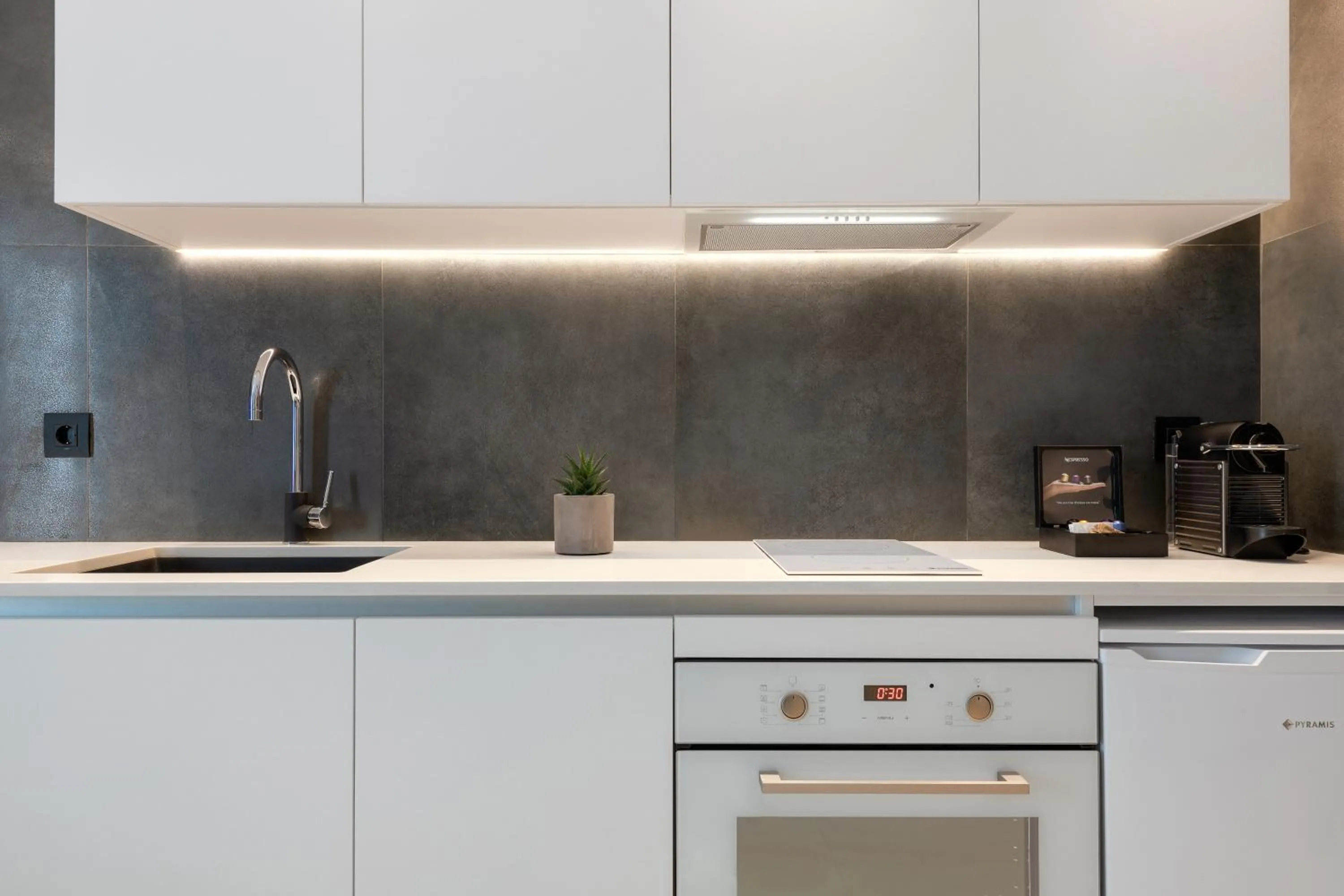 Coffee/tea facilities in City Lion by Semavί