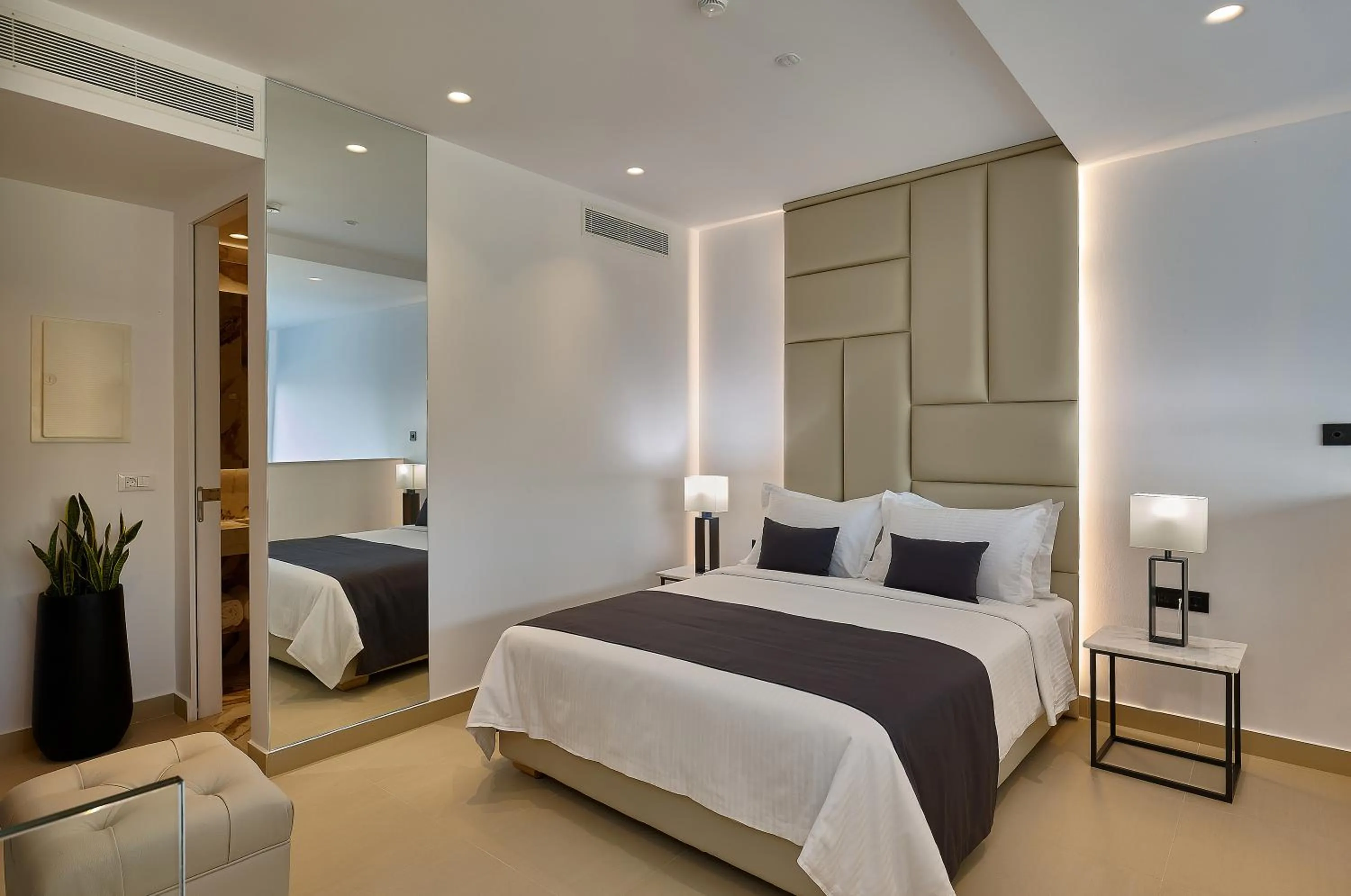 Bed in City Lion by Semavί