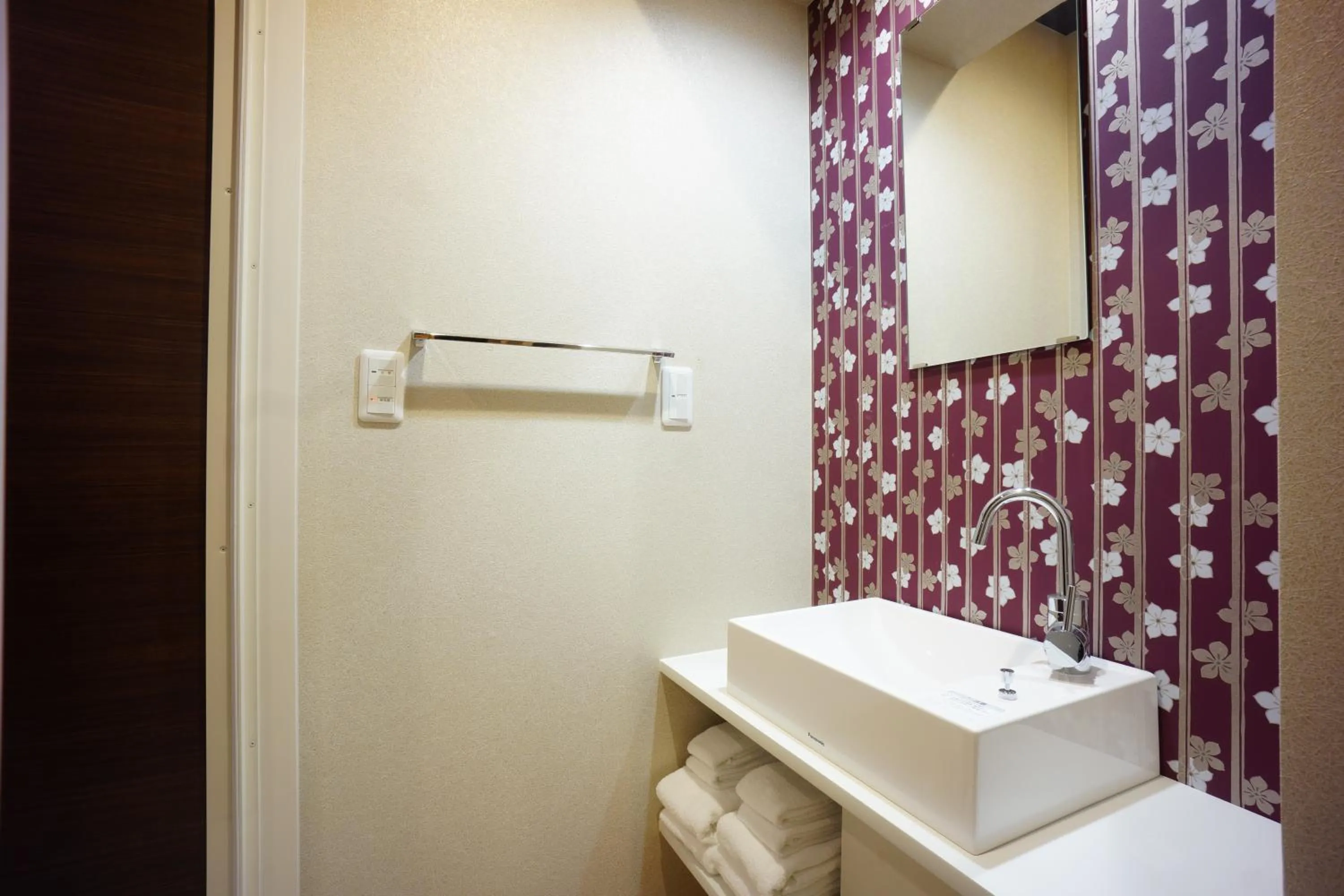 Bathroom in RoNa Hotel