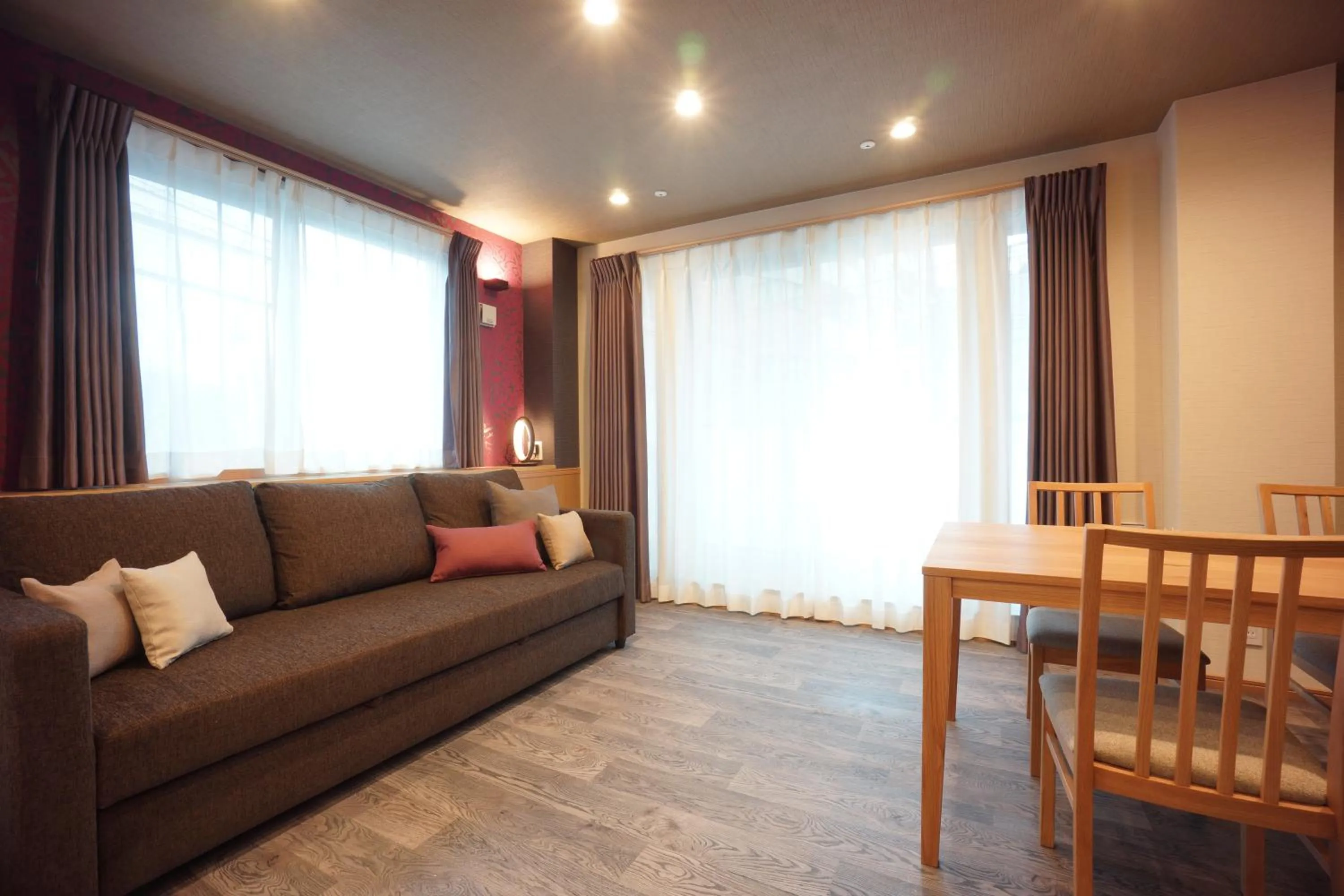 Photo of the whole room in WIRES HOTEL James zaka