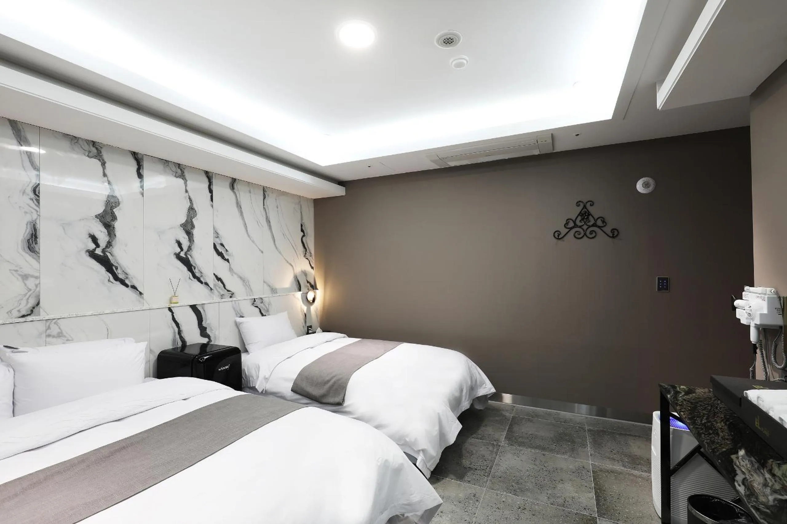 Bed in El Tower Hotel