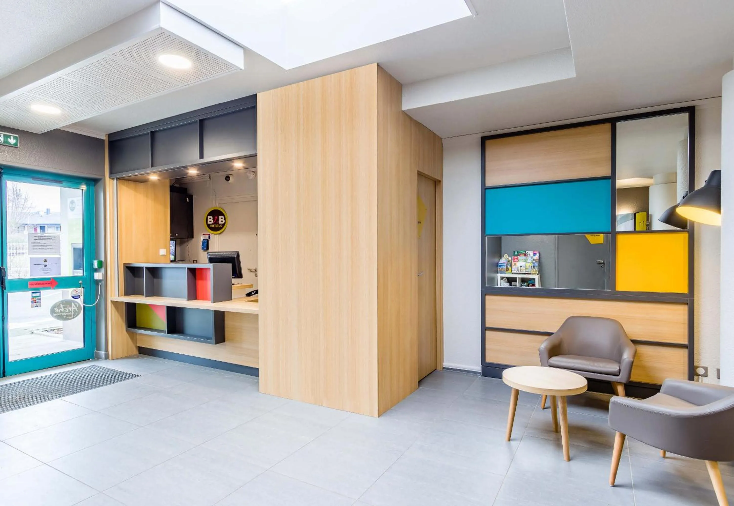 Lobby or reception in B&B HOTEL Tours Nord 2 La petite Arche