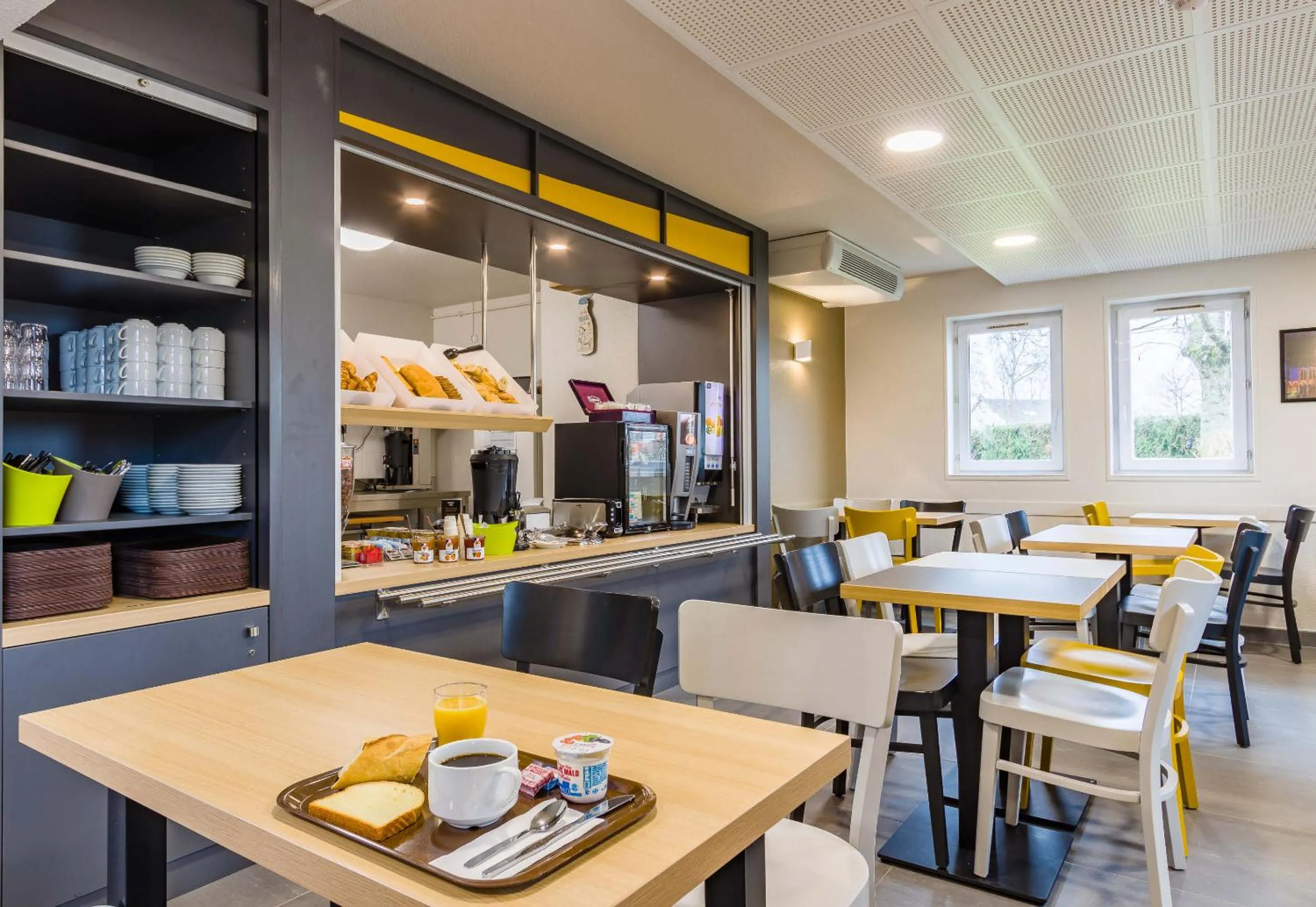 Restaurant/places to eat in B&B HOTEL Tours Nord 2 La petite Arche