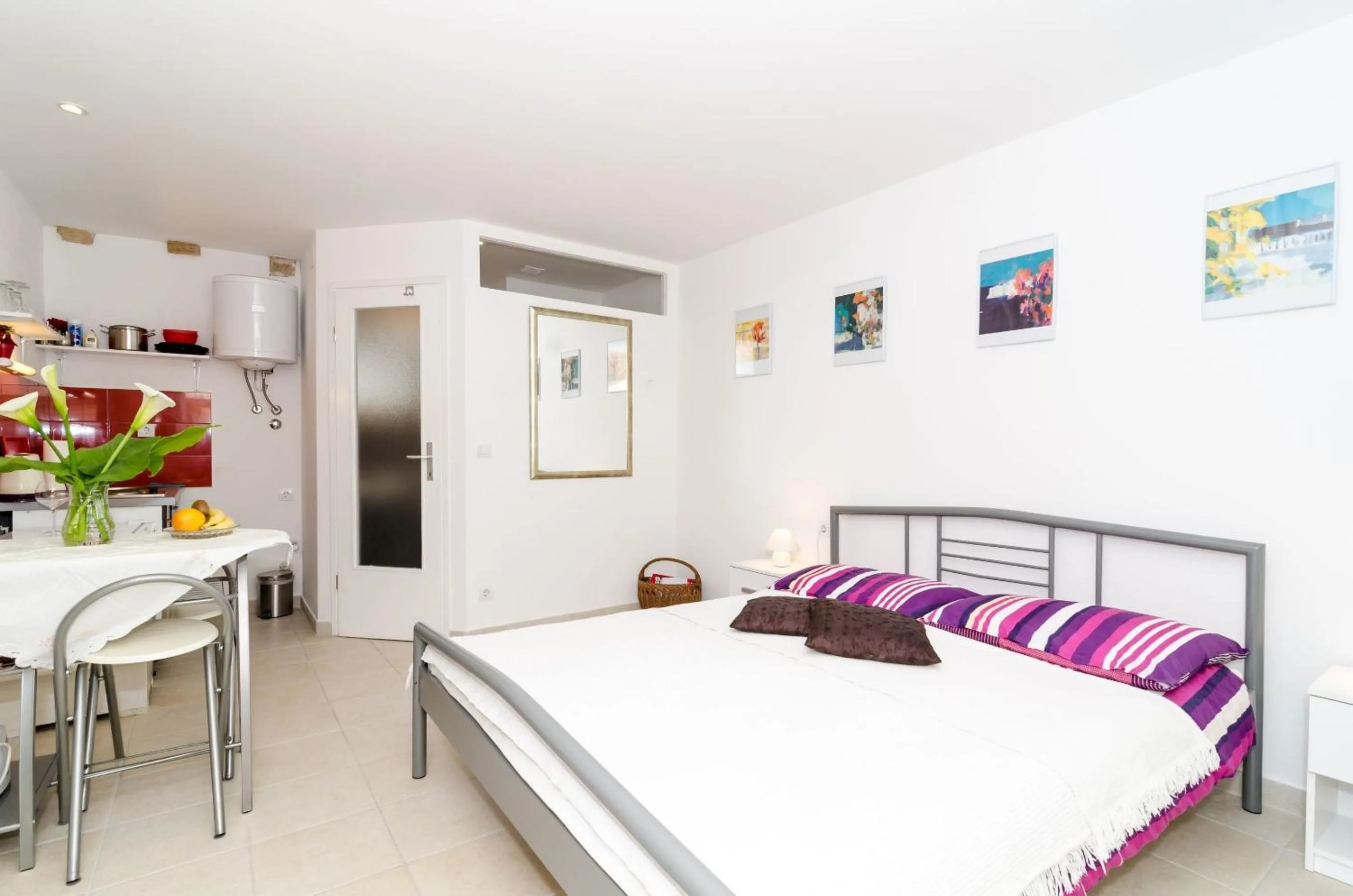Bedroom, Bed in Apartment Lee Loo