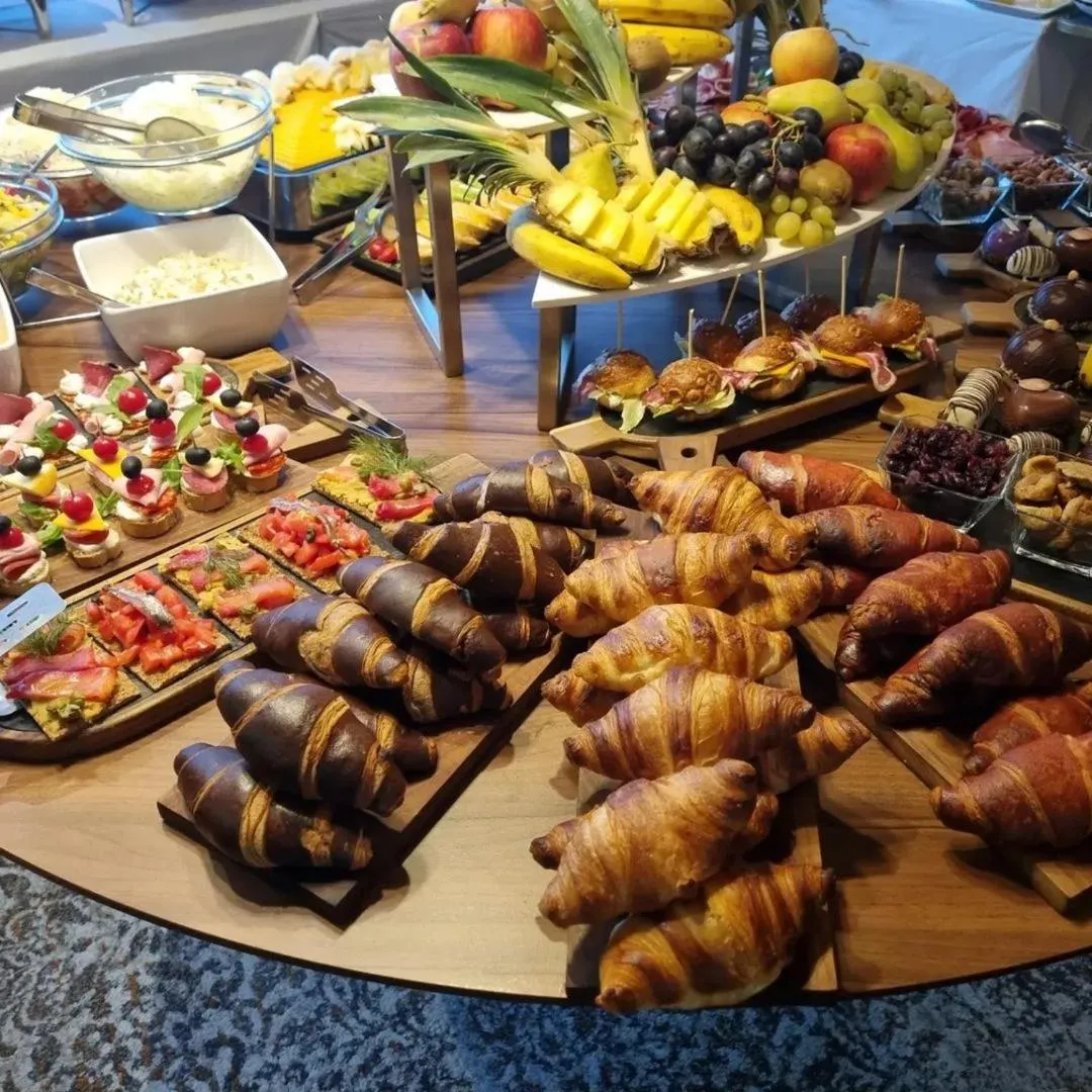 Restaurant/places to eat in Hotel Royal Putnik