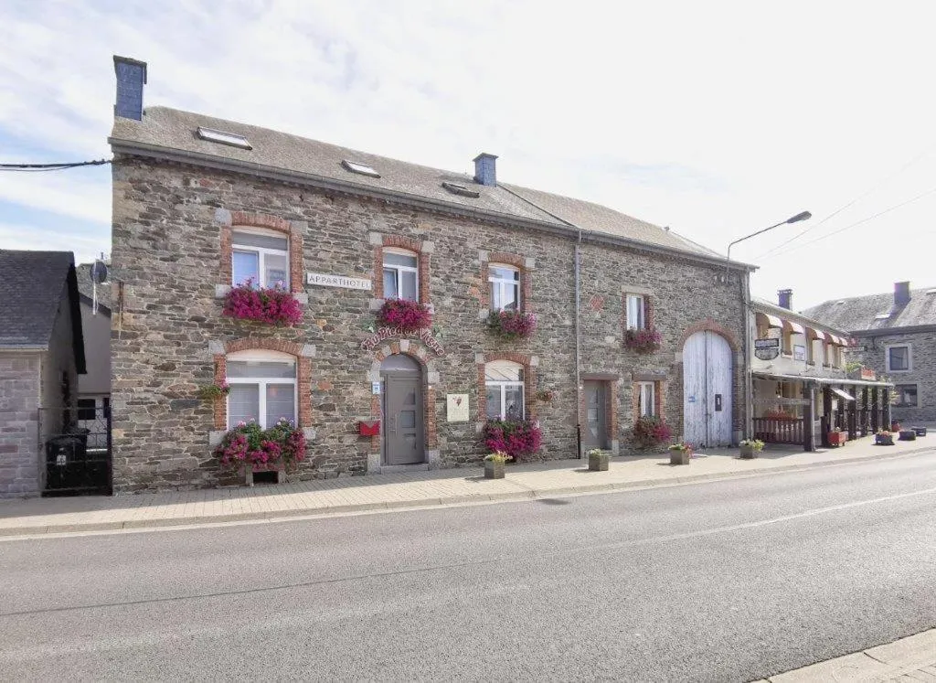 Property building in Appart Hotel Au Pied de Vigne