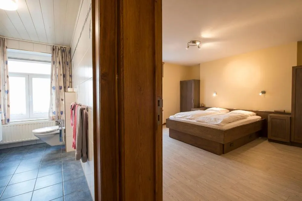 Bathroom, Bed in Appart Hotel Au Pied de Vigne