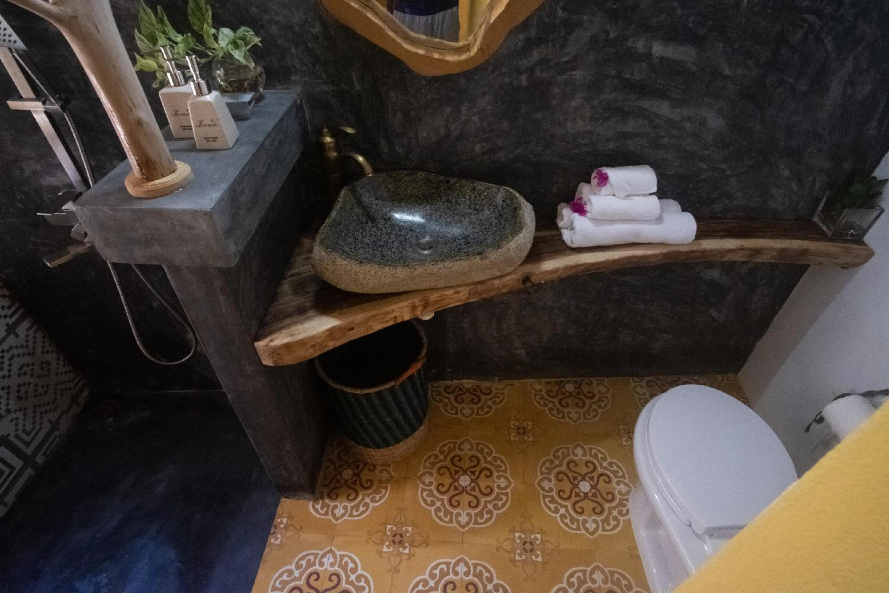 Toilet in Leranda Homestay