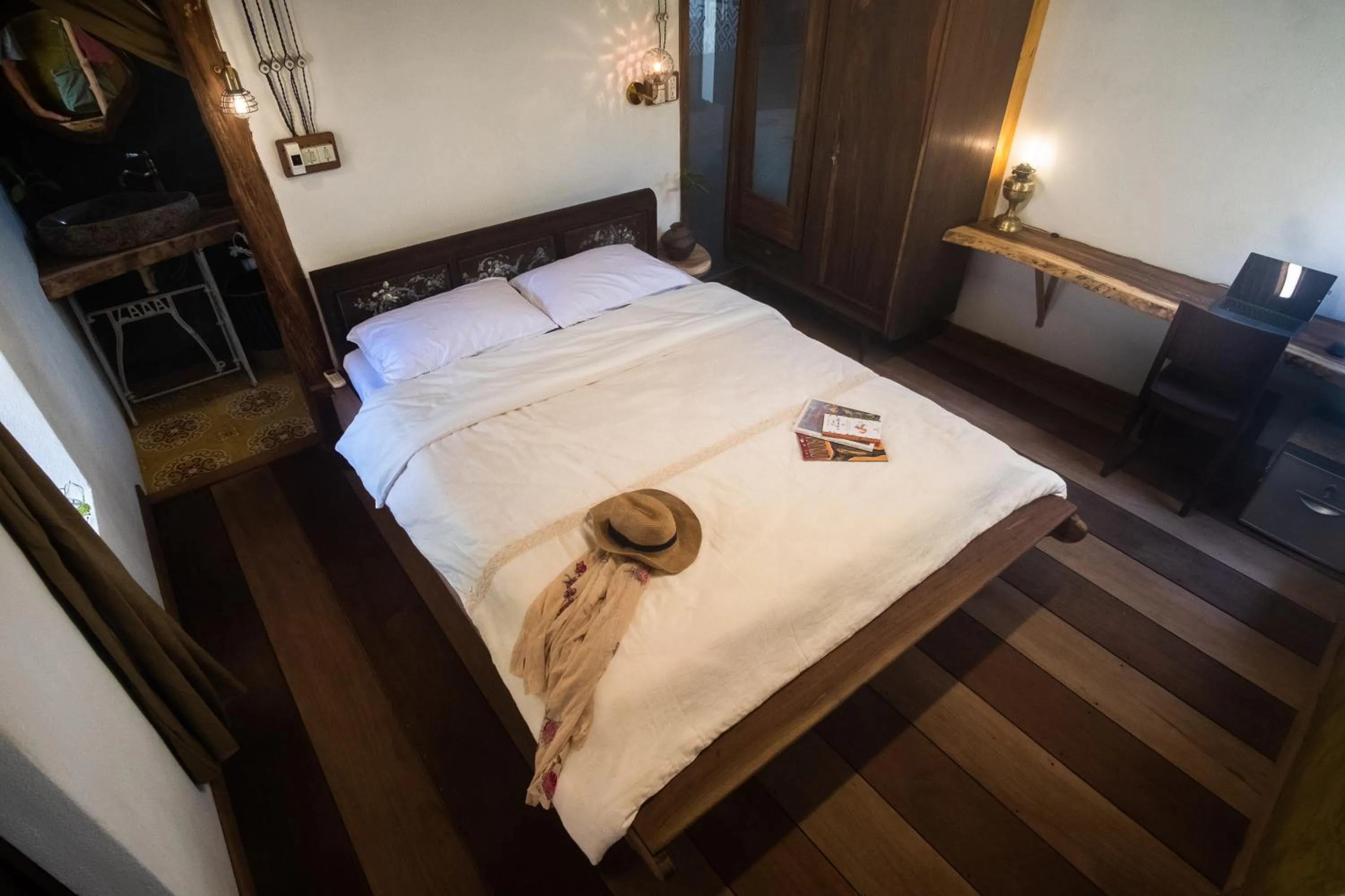 Photo of the whole room, Bed in Leranda Homestay