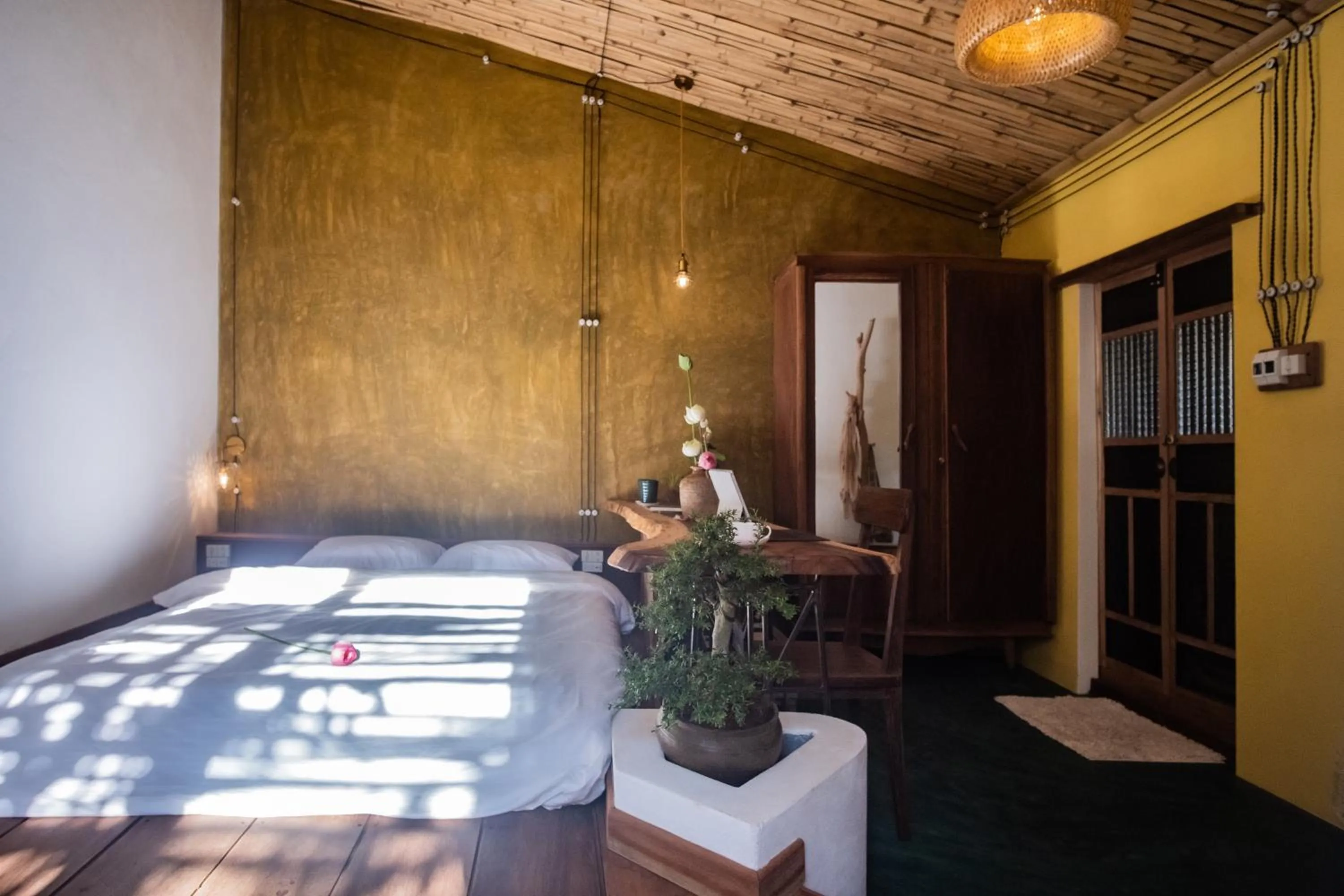 Photo of the whole room, Bed in Leranda Homestay