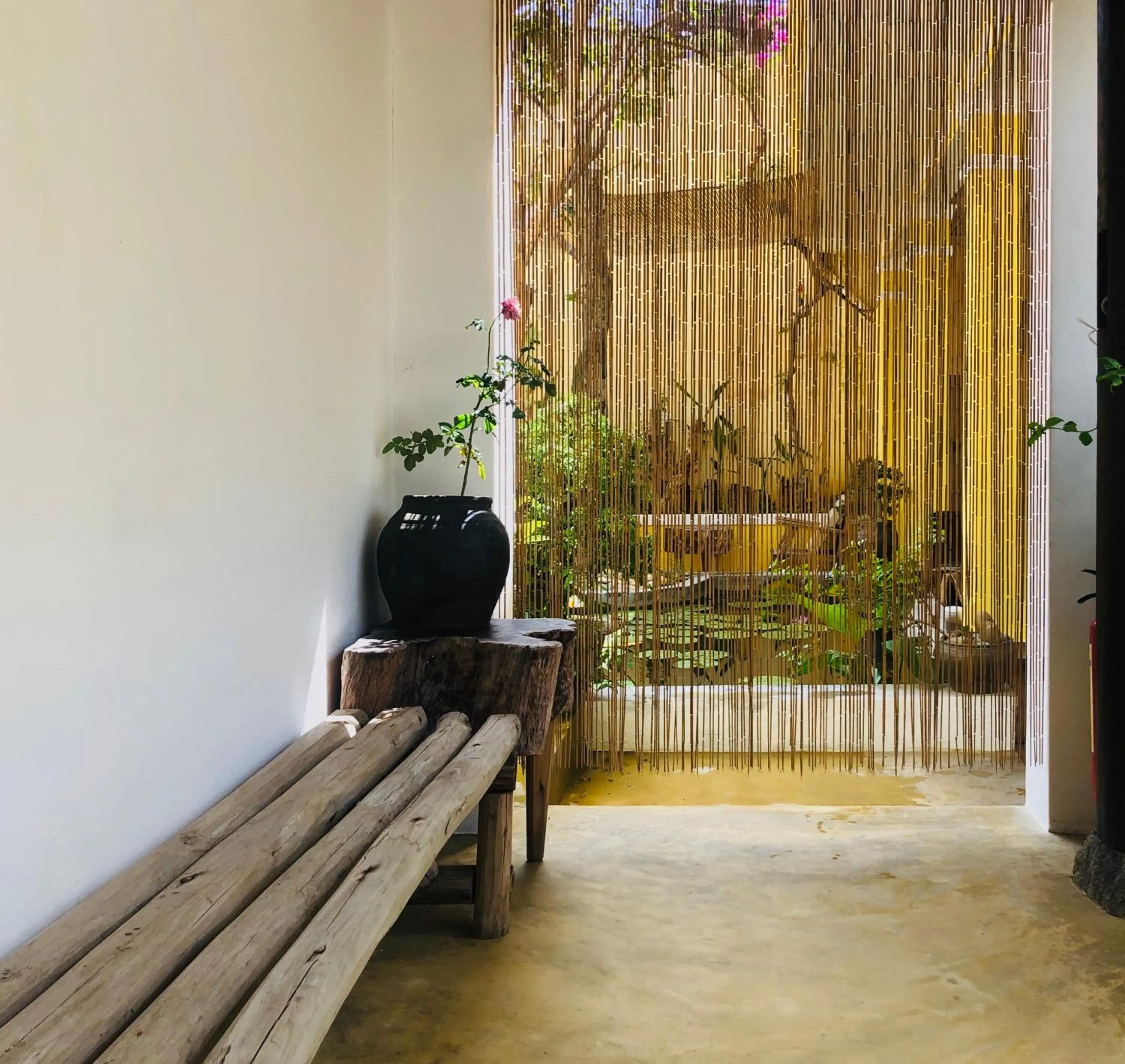 Communal lounge/ TV room in Leranda Homestay