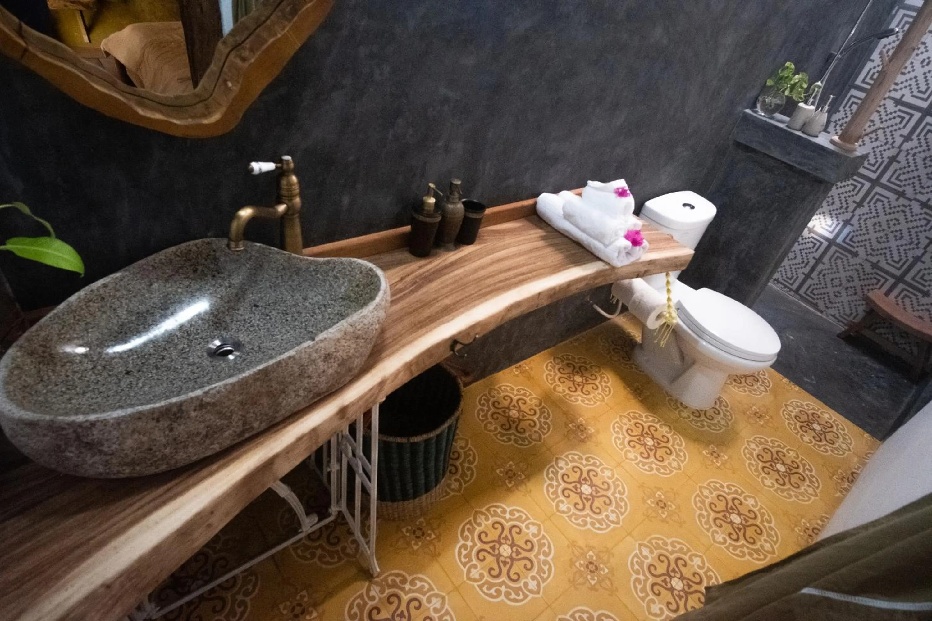 Shower in Leranda Homestay