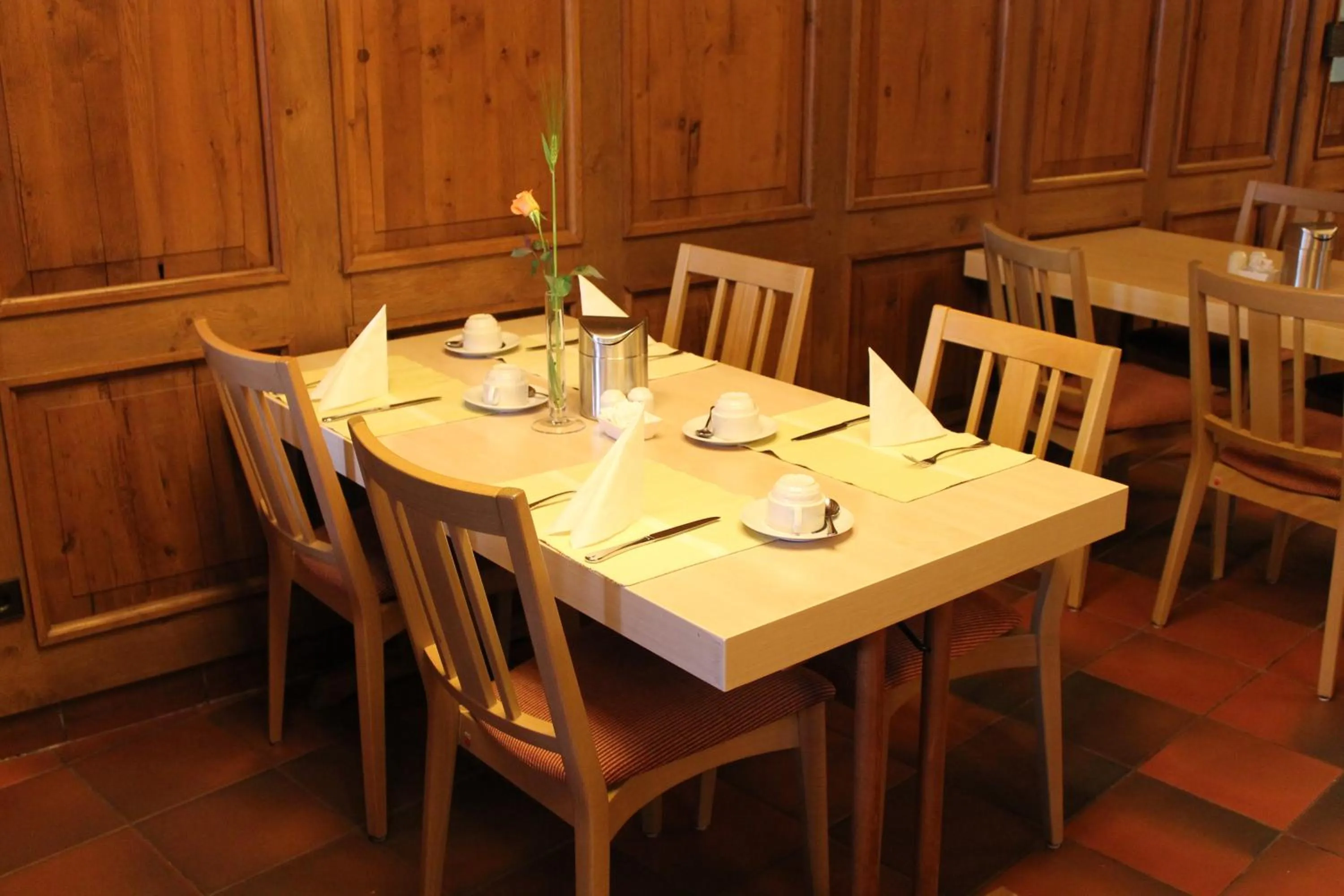 Restaurant/places to eat in Hotel Petzengarten