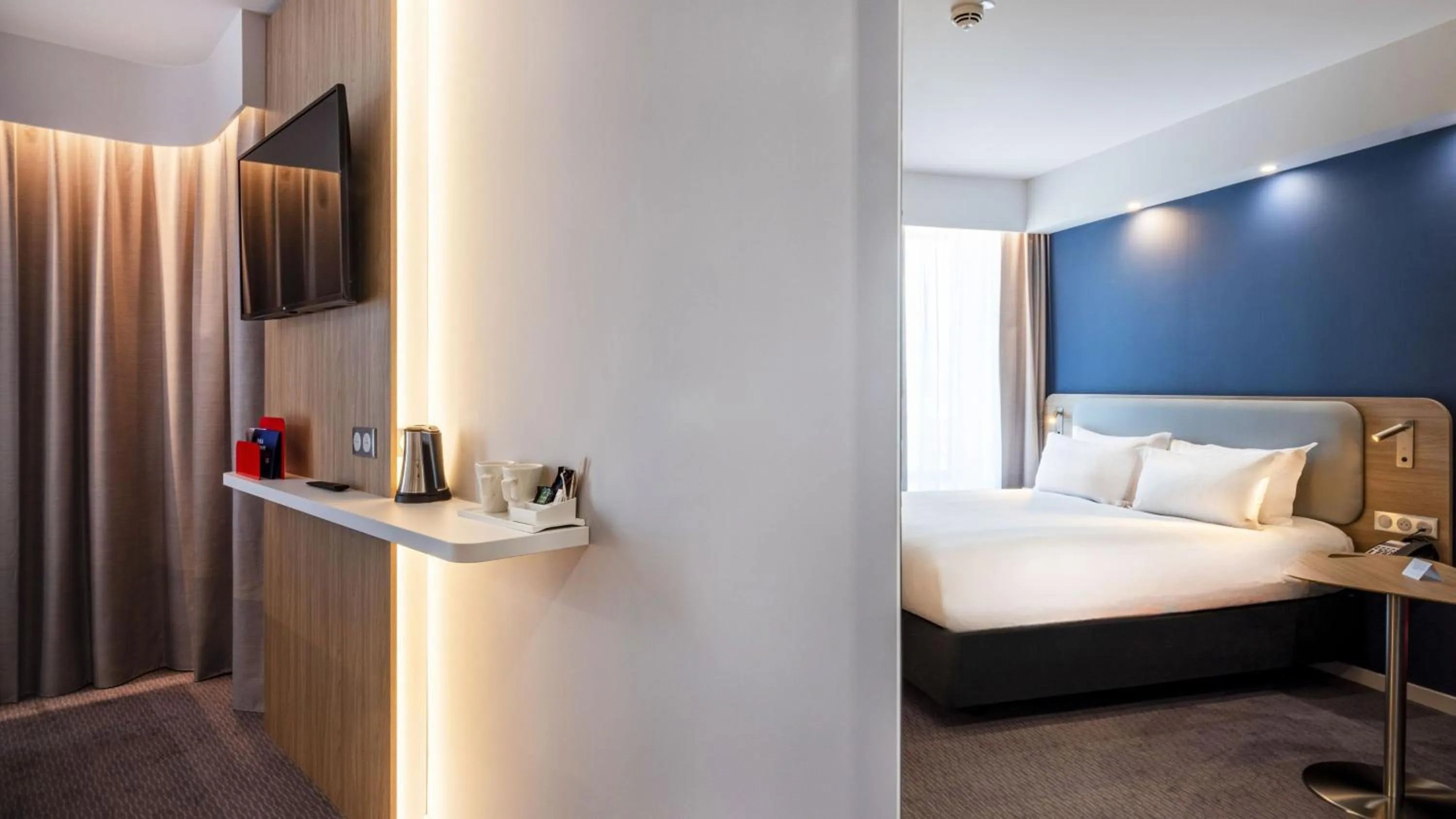 Photo of the whole room, Bed in Holiday Inn Express - Nice - Grand Arenas by IHG