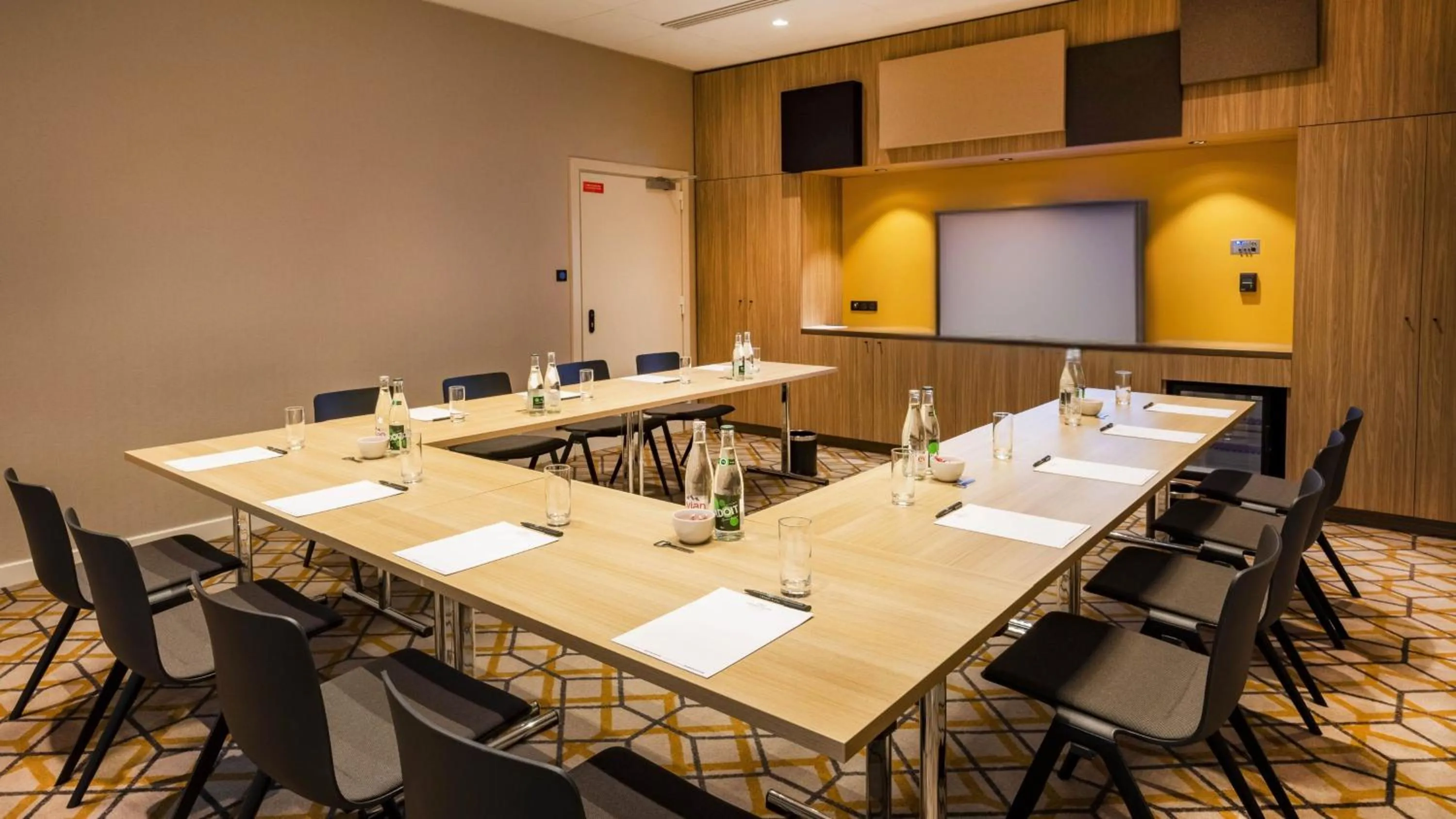 Meeting/conference room in Holiday Inn Express - Nice - Grand Arenas by IHG